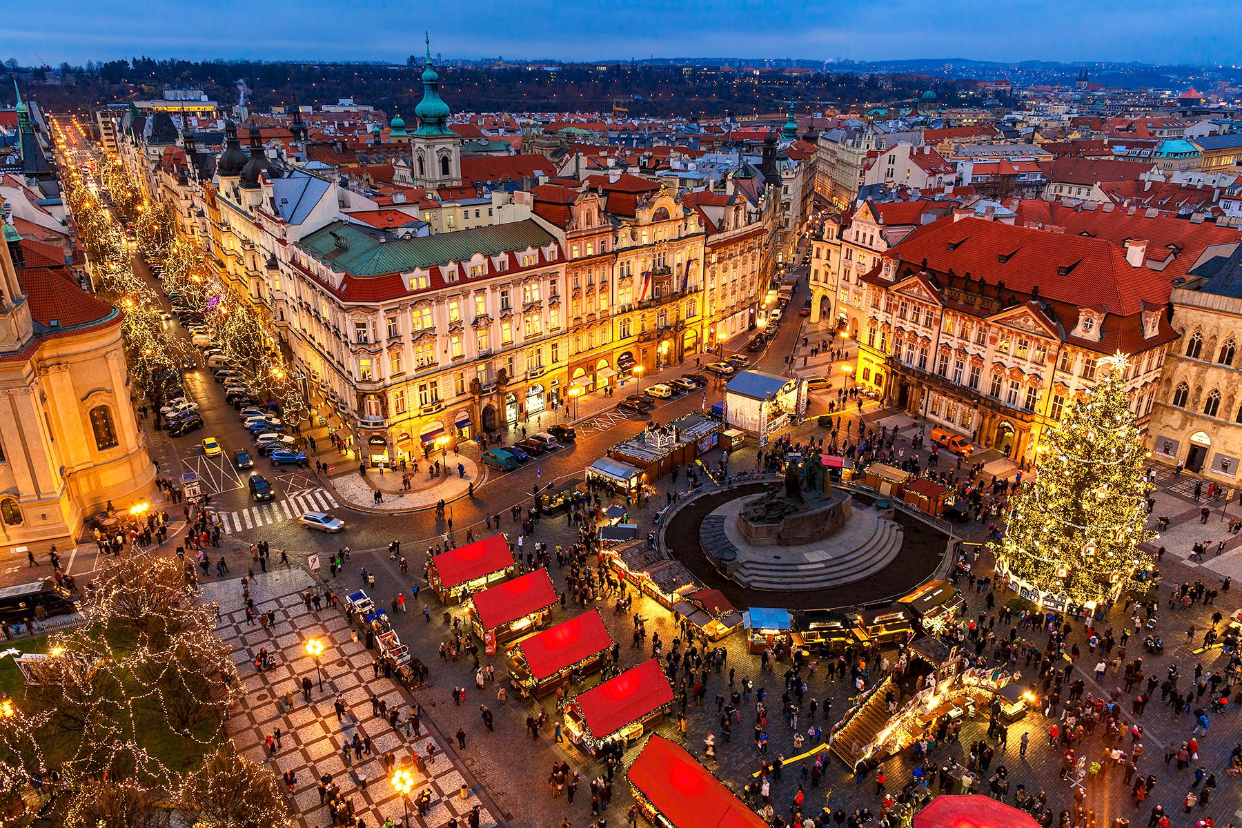 12_World'sMostBeautifulXmastrees_Prague,CzechRepublic_shutterstock_492447766
