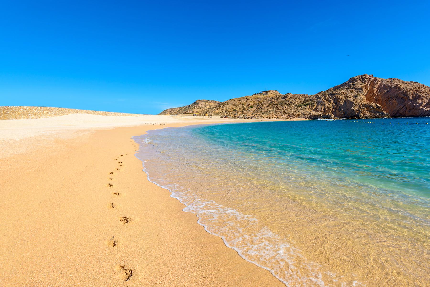 14_UltimateLosCabos__SinkyourtoesintotheSand_shutterstock_561895720