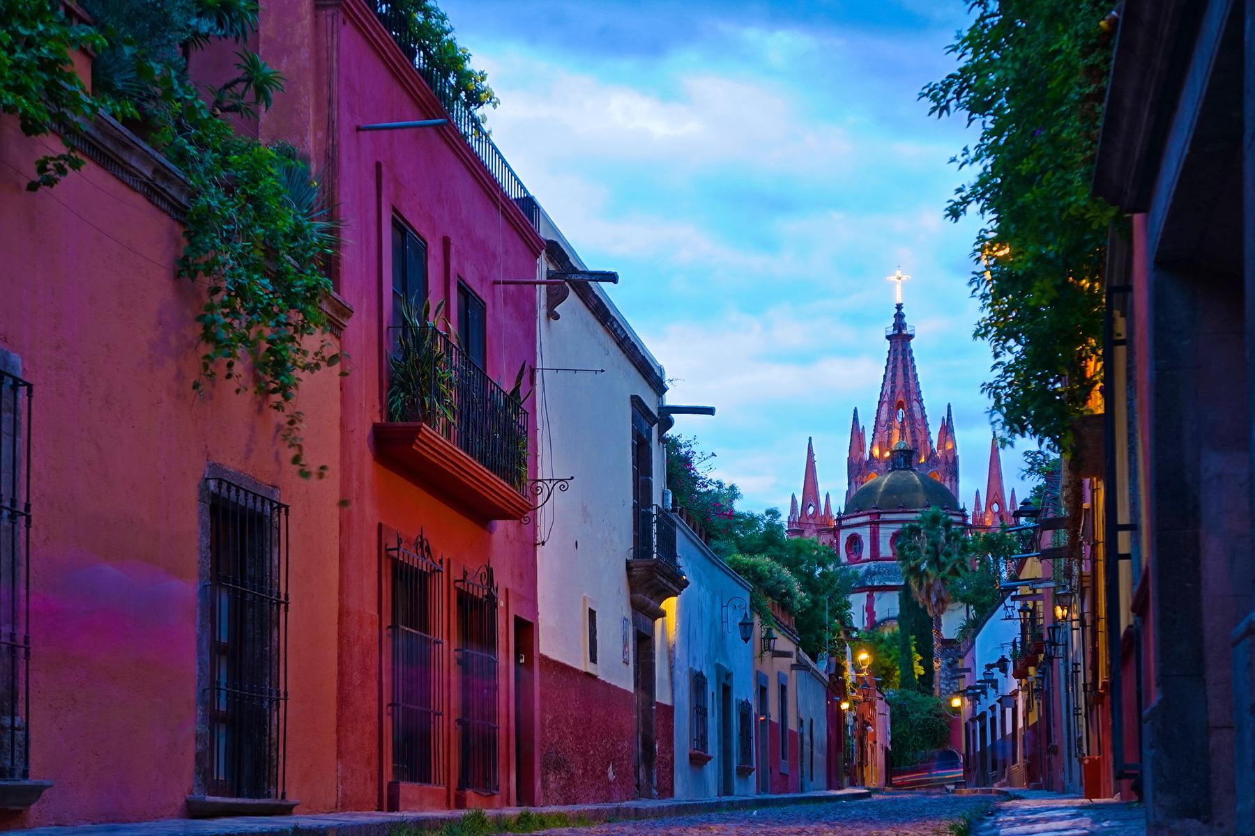 15_WheretoSpendNYE__SanMigueldeAllende_shutterstock_672252502