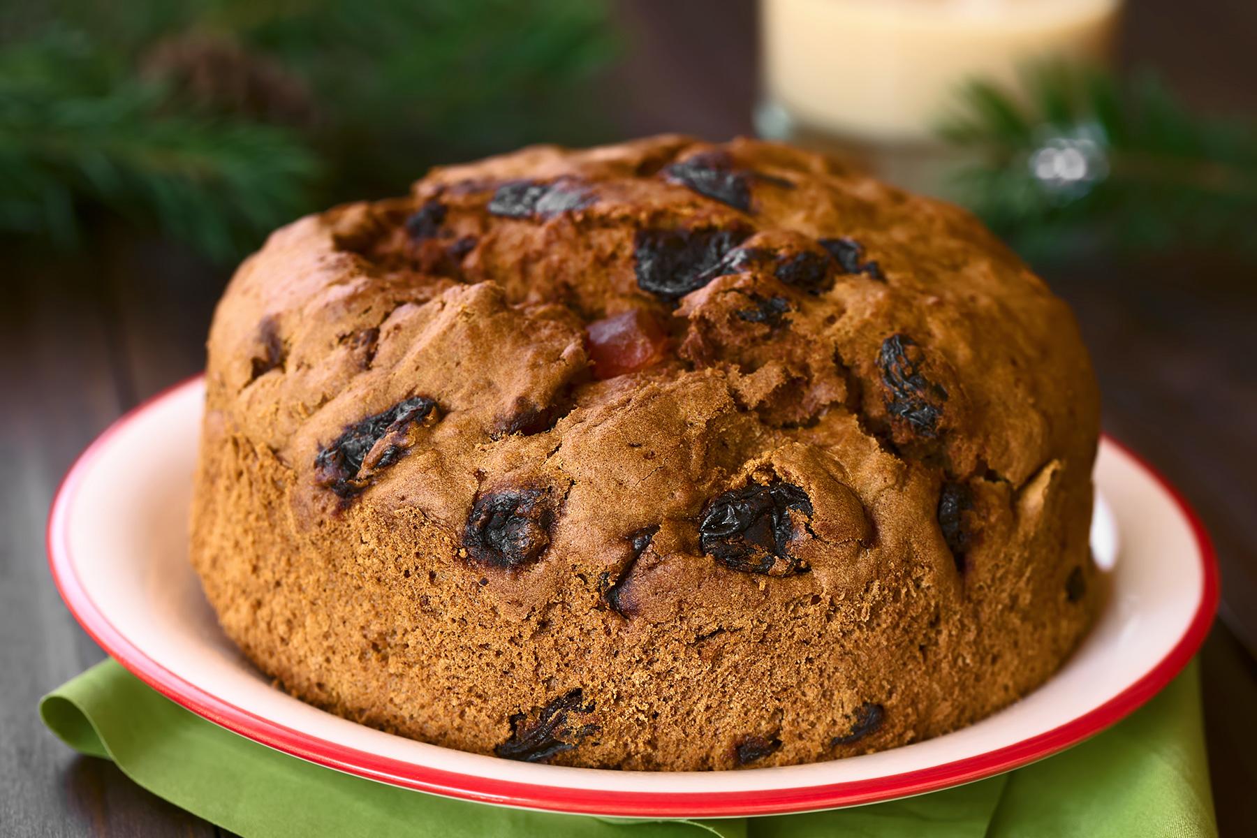 21_HolidayDessertsAroundWorld_PandePascua_shutterstock_502975036_1