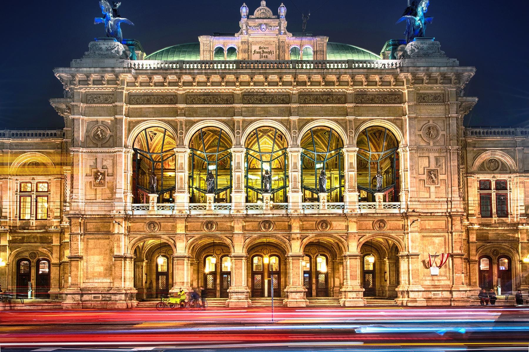 02_9ThingsyouneedtoknowaboutAustriaBall__HowtoGetIn_shutterstock_1028896693