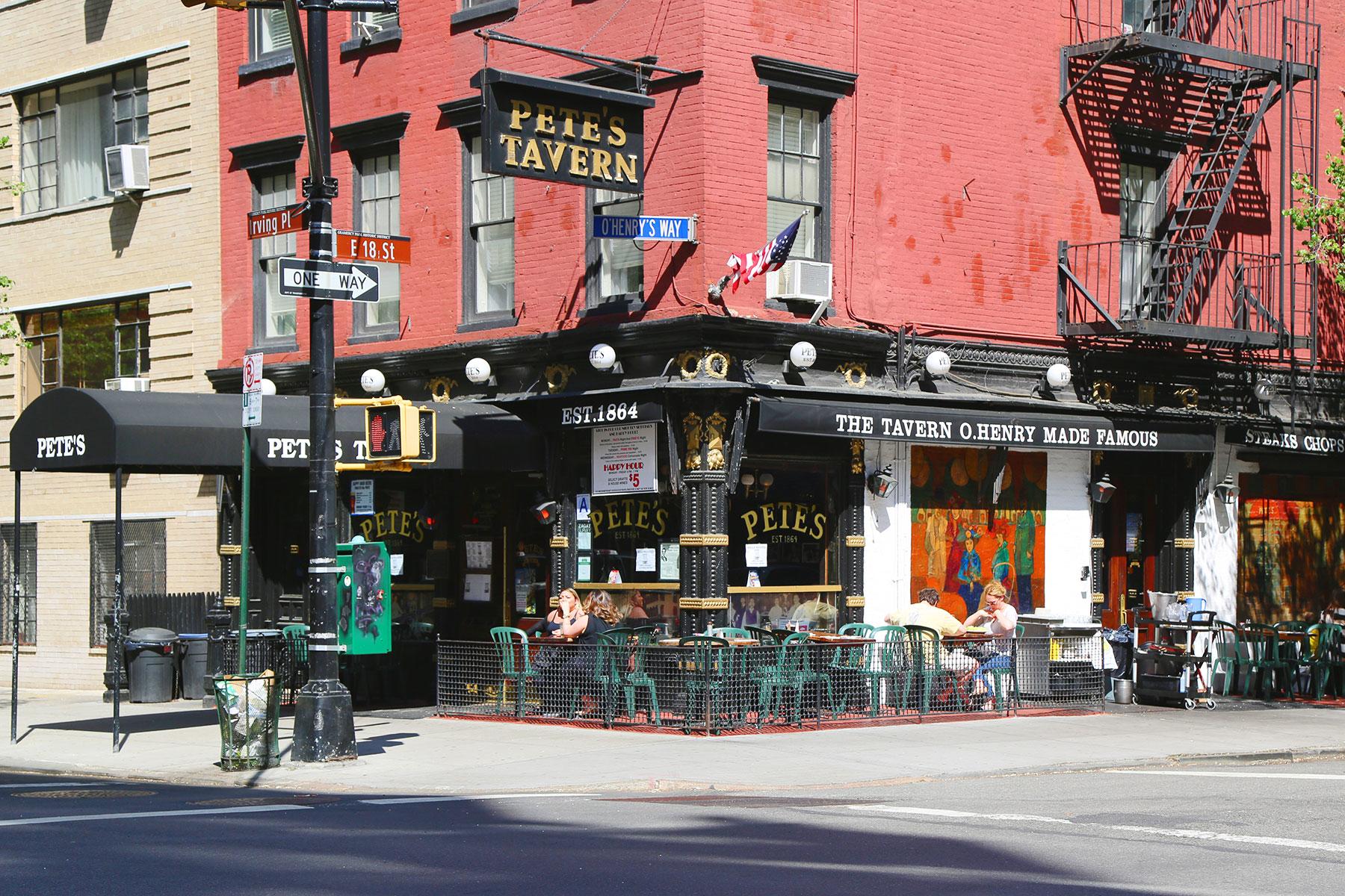 10_Literary_Bars_PetesTavern_shutterstock_279286004