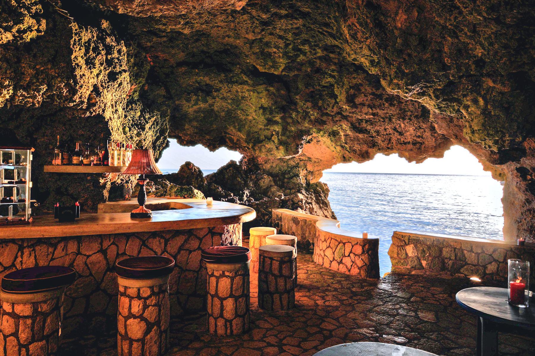 13_Best_Luxury_Caribbean_The_Caves_TC_BlackwellRumBar_2818e