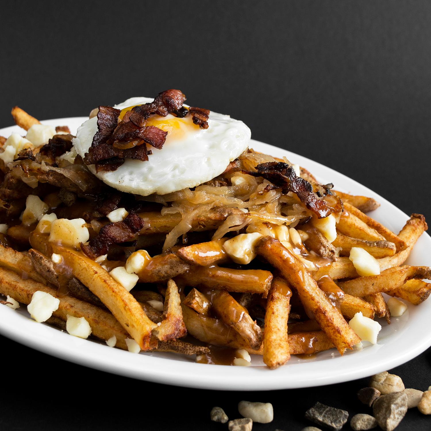 3_SurviveMontrealWinter_Poutine_POUTINEWEEKTOMABurgerToronto