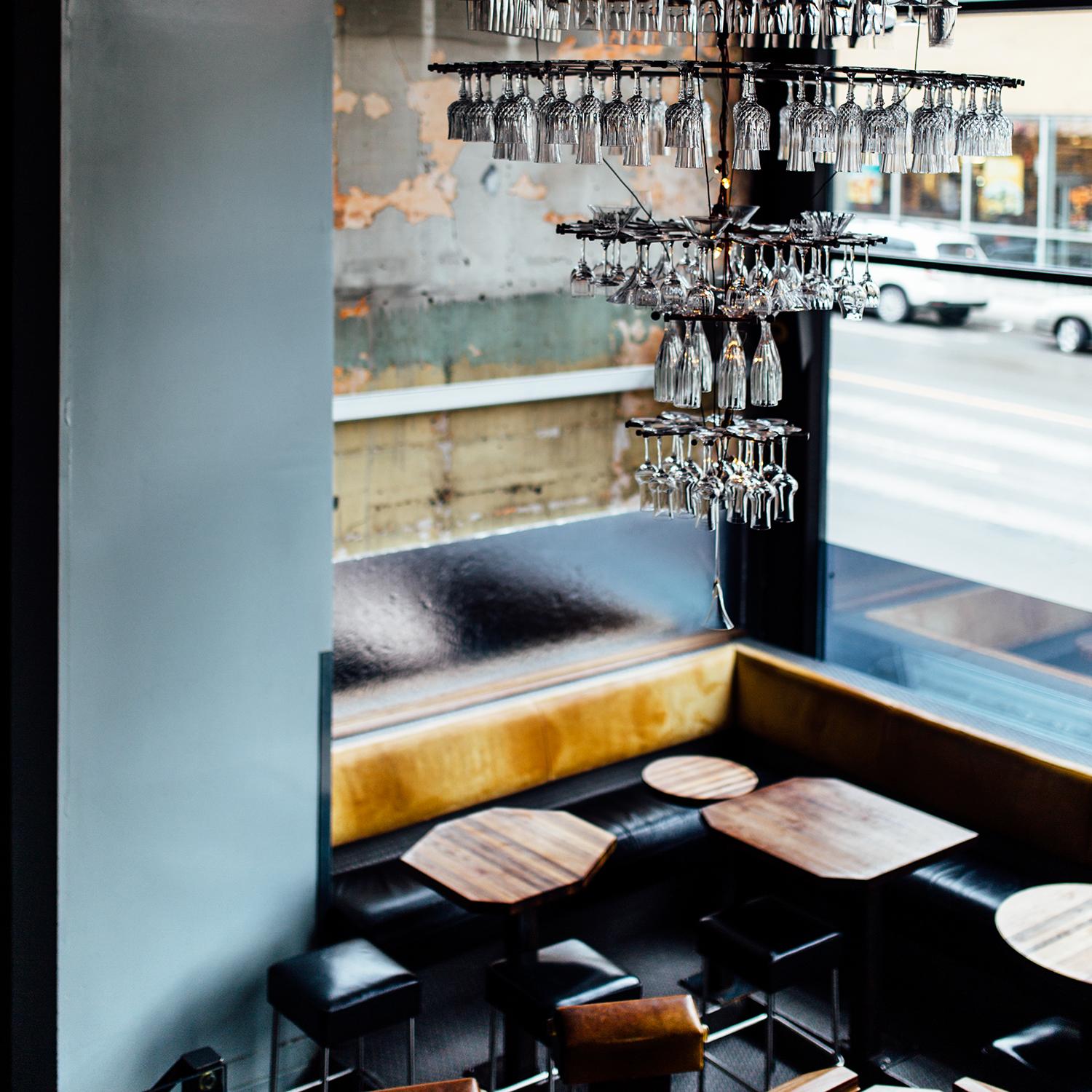 7_SurviveWinterMontreal_WineBars_Lustre-Pullman