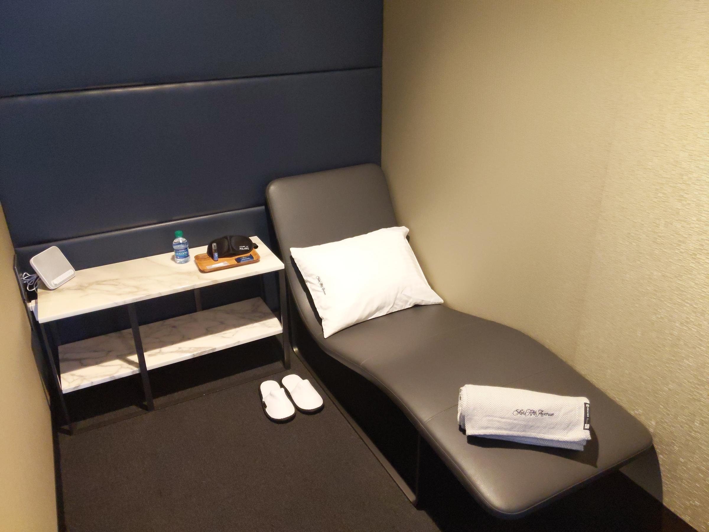 A Review of United Airlines' Newest Polaris Business Class Airport Lounge