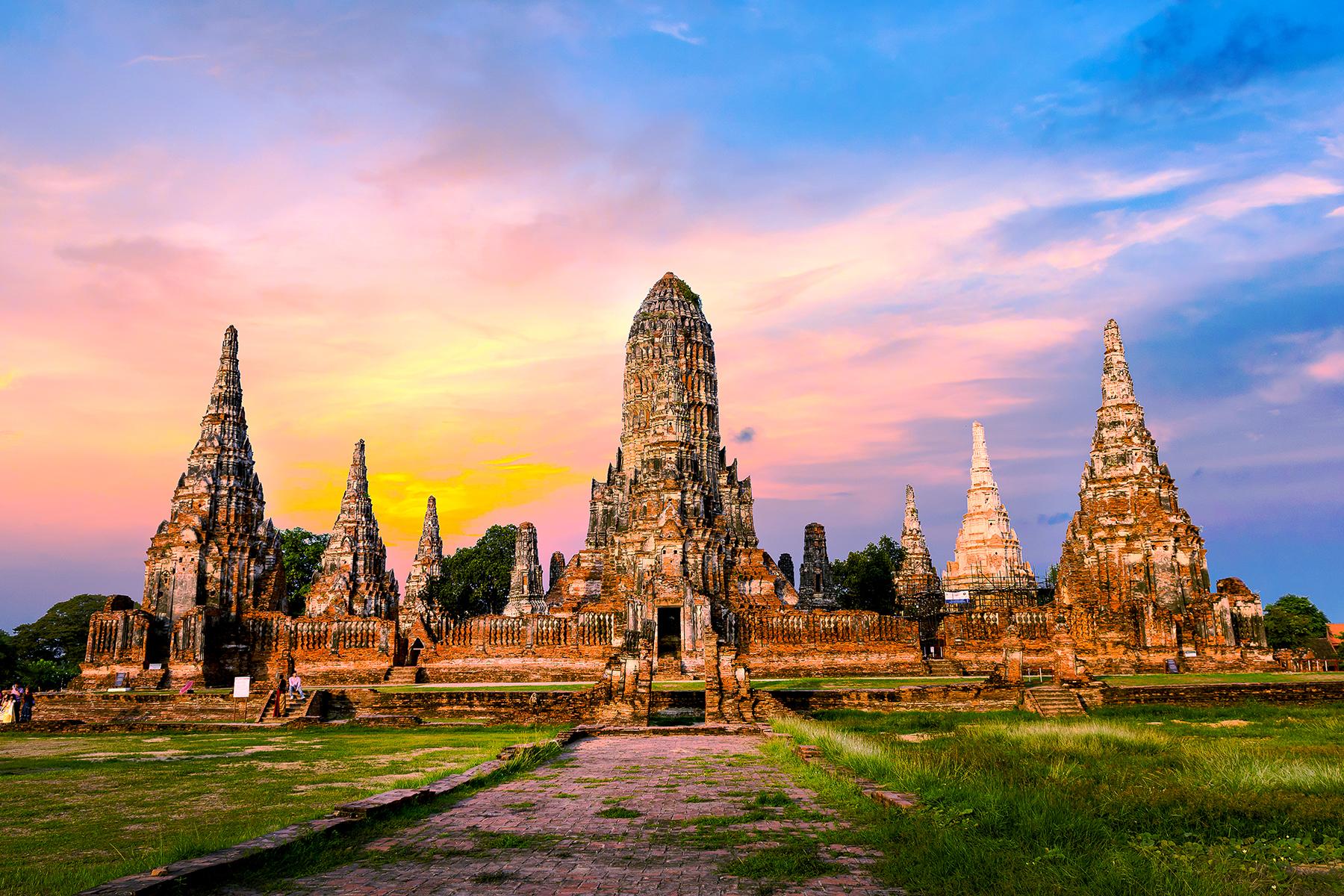 01_BestTemplesandRuinsinThailand__Ayutthaya_shutterstock_1097234774