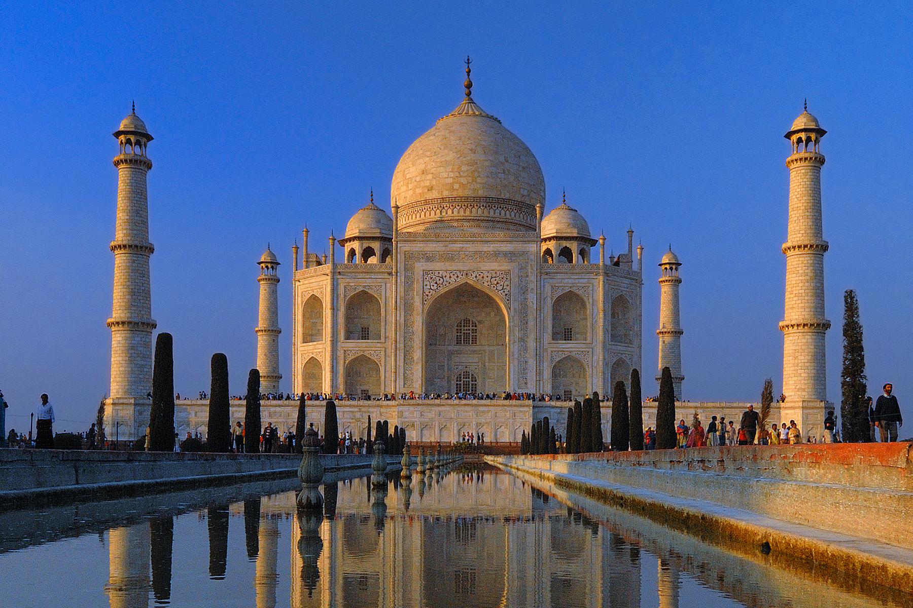 02_Ultimate_India_TajMahal_shutterstock_19957822