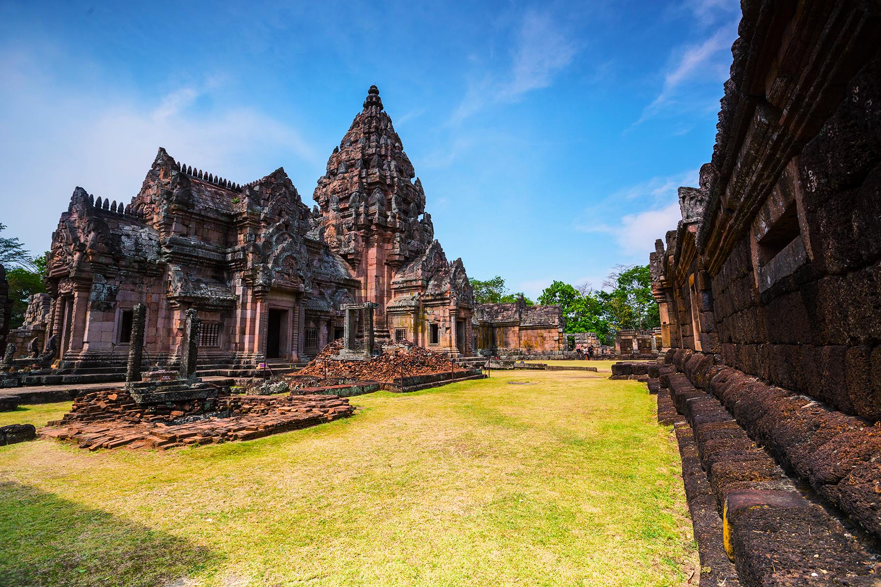 03_BestTemplesandRuinsinThailand__PhantomRung_shutterstock_681445261