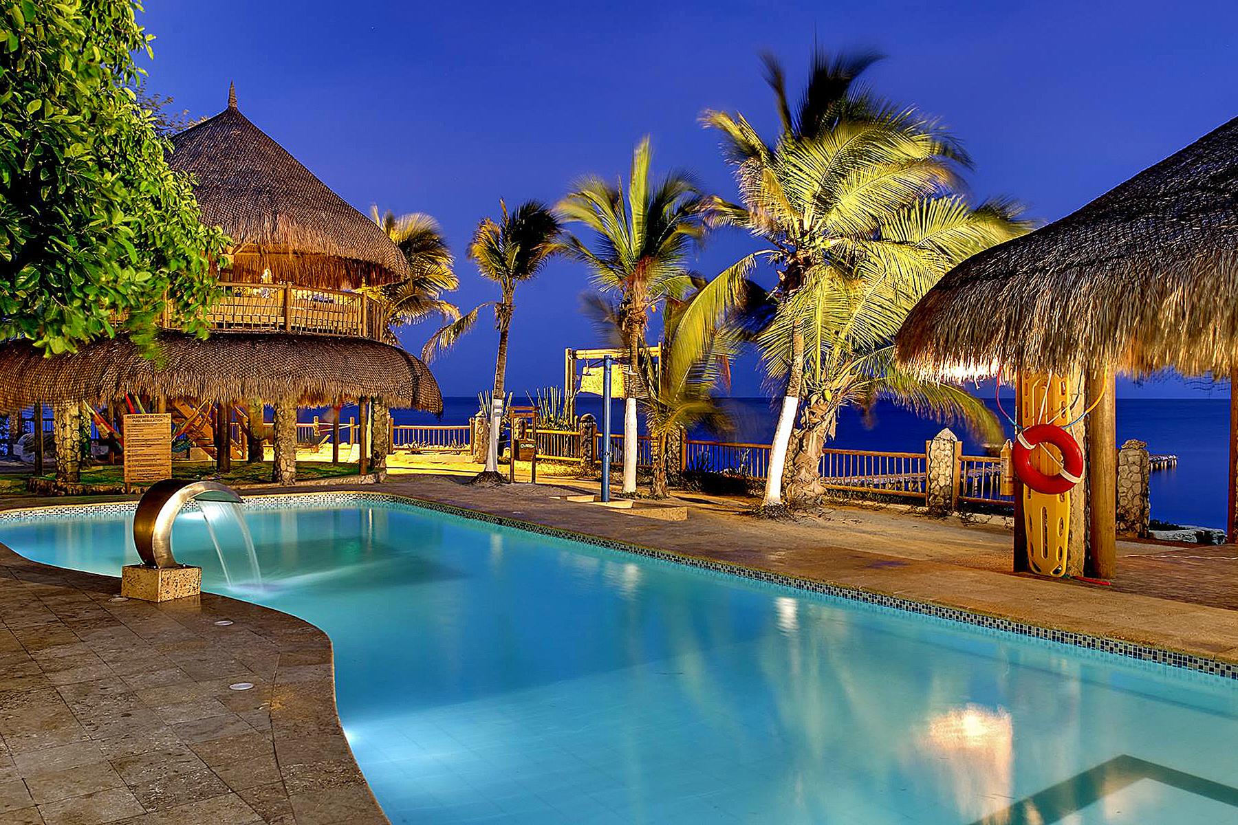05_CartagenaBeachGetaway__HotelIsladelEncanto_10446169_724167100970542_1900789922927034740_o