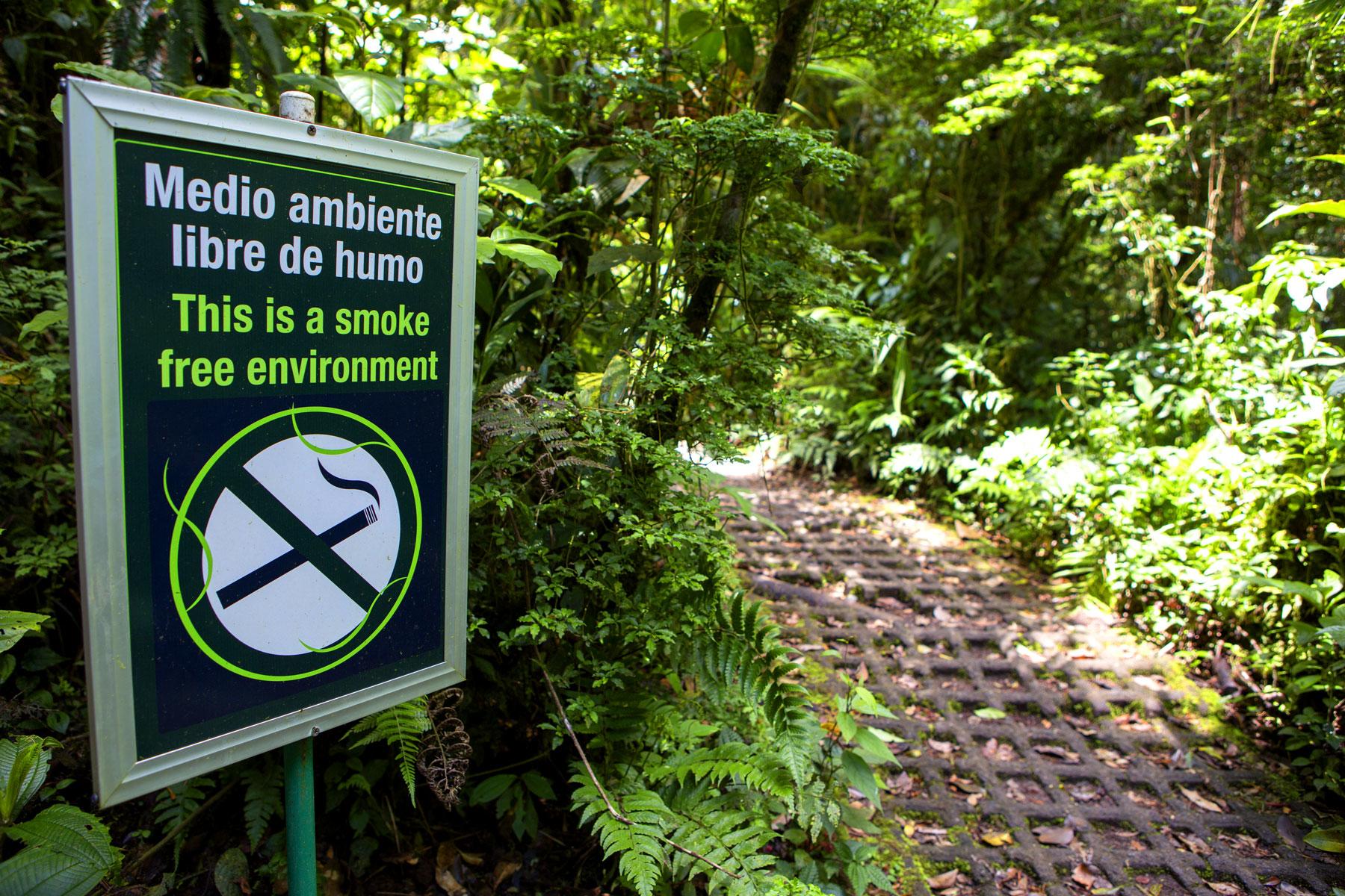 11_REPUB_Costa_Rica_Don't_Smoke_dreamstime_xl_28836896