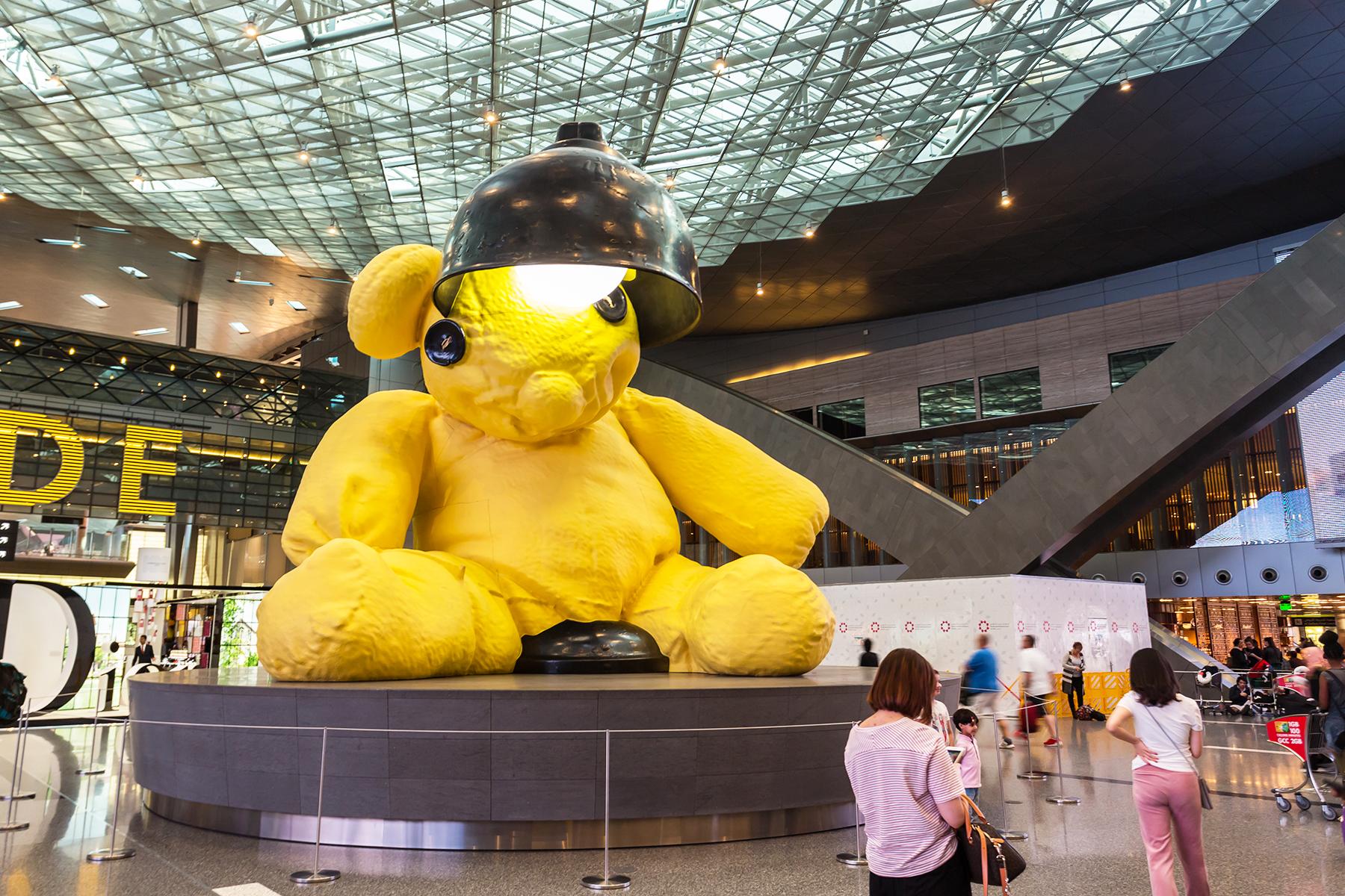 1_QatarSculptures_UntitledLampBears_shutterstock670367425