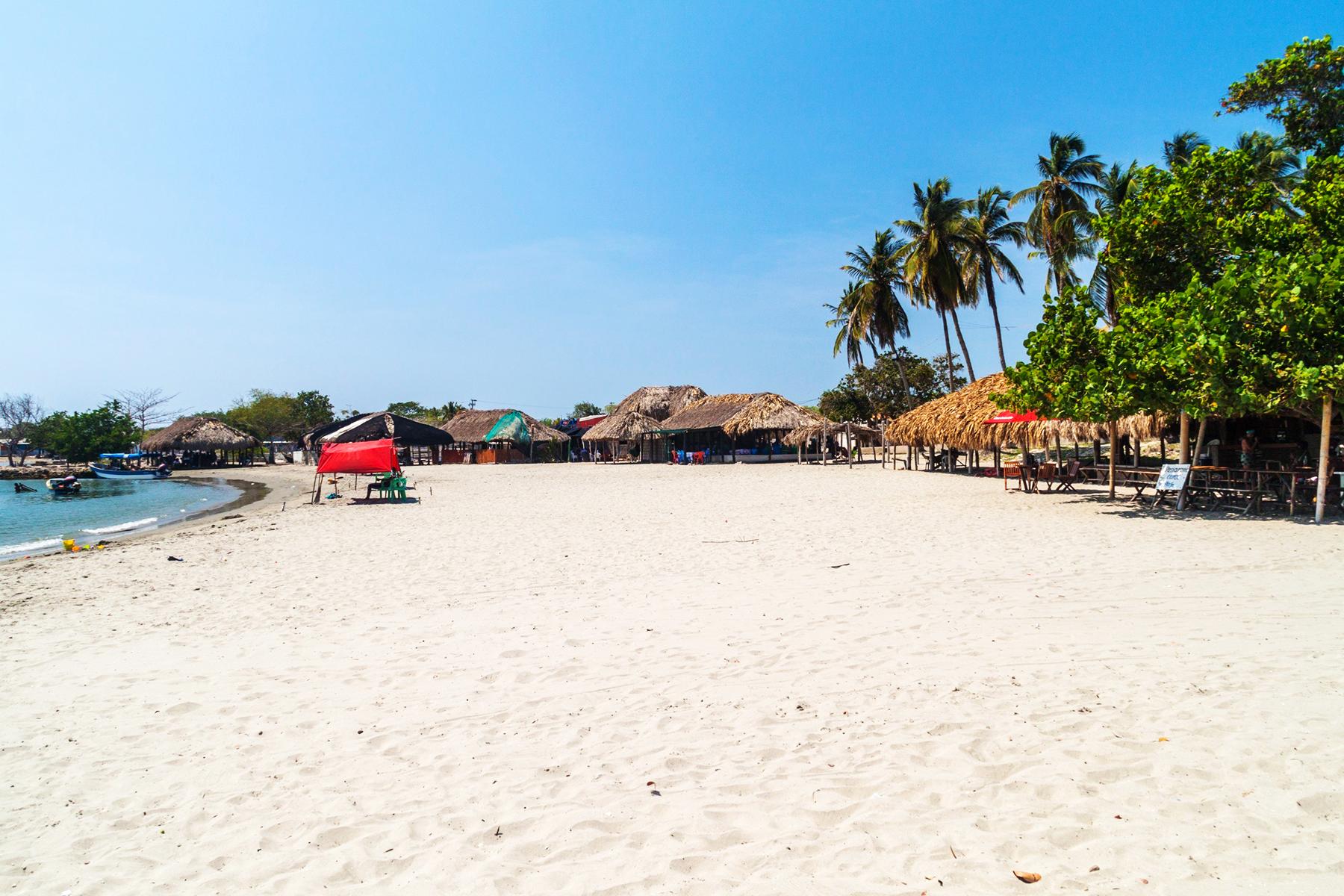 01_CartagenaBeachGetaway__BlueAppleBeachHouse_shutterstock_625205003