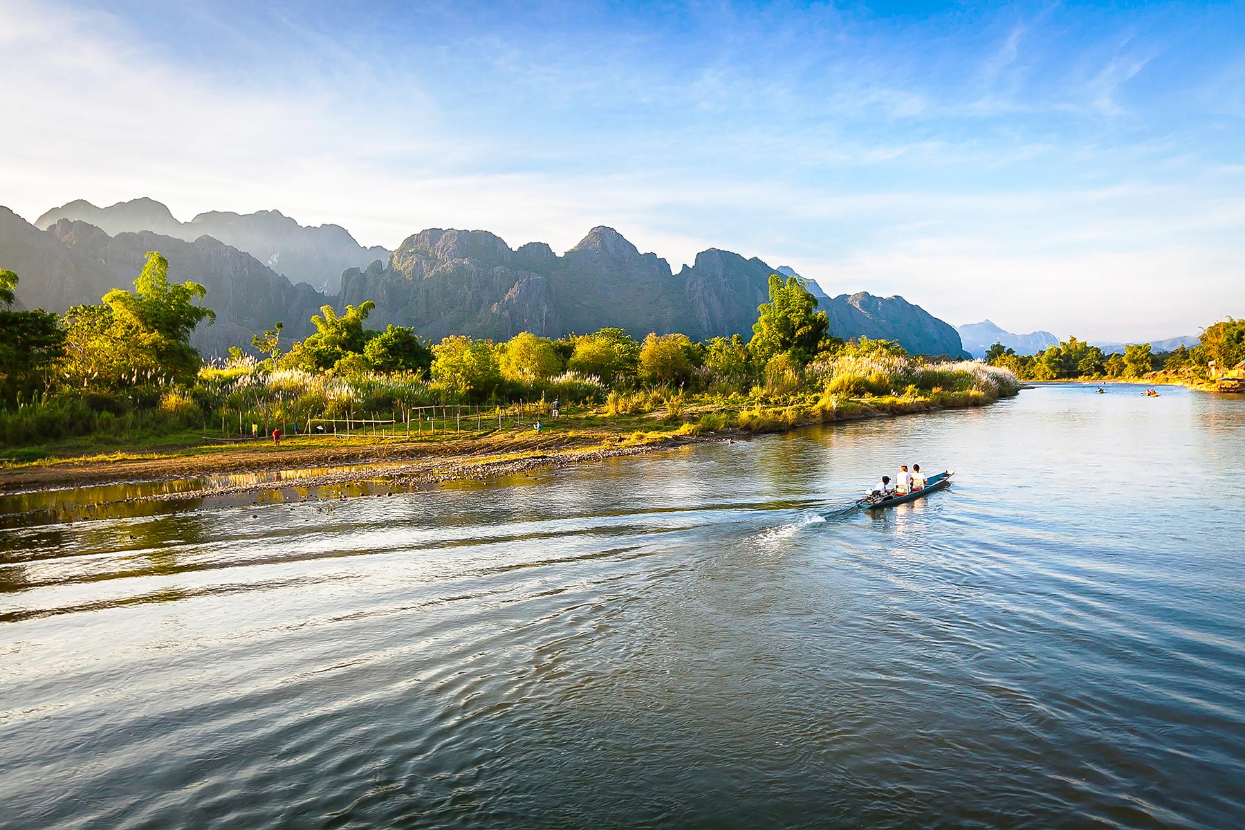 03_10ThingstoKnowbeforegoingtoLaos__TheCountryisLaosthepeopleisLao_shutterstock_655851064