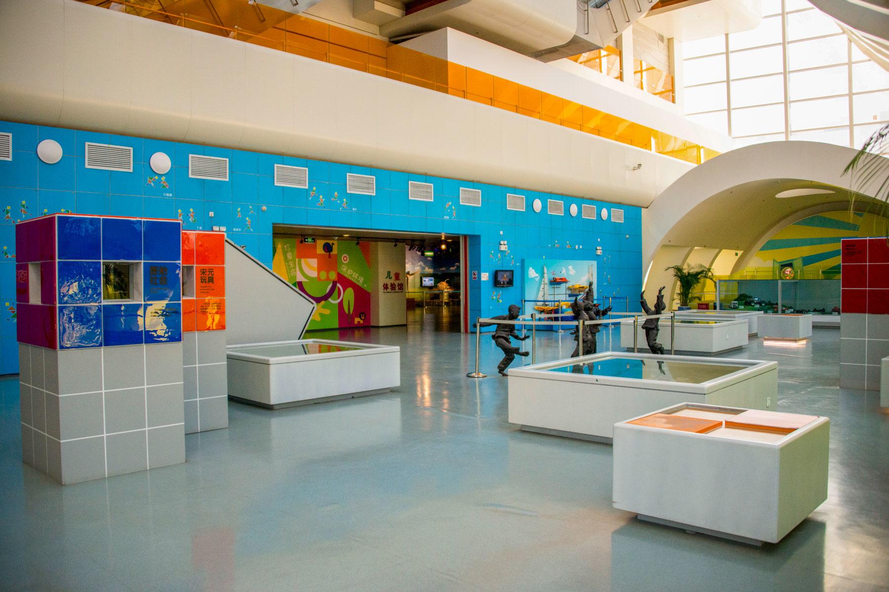 04_Beijing_Museums_Women_dreamstime_xxl_50125997