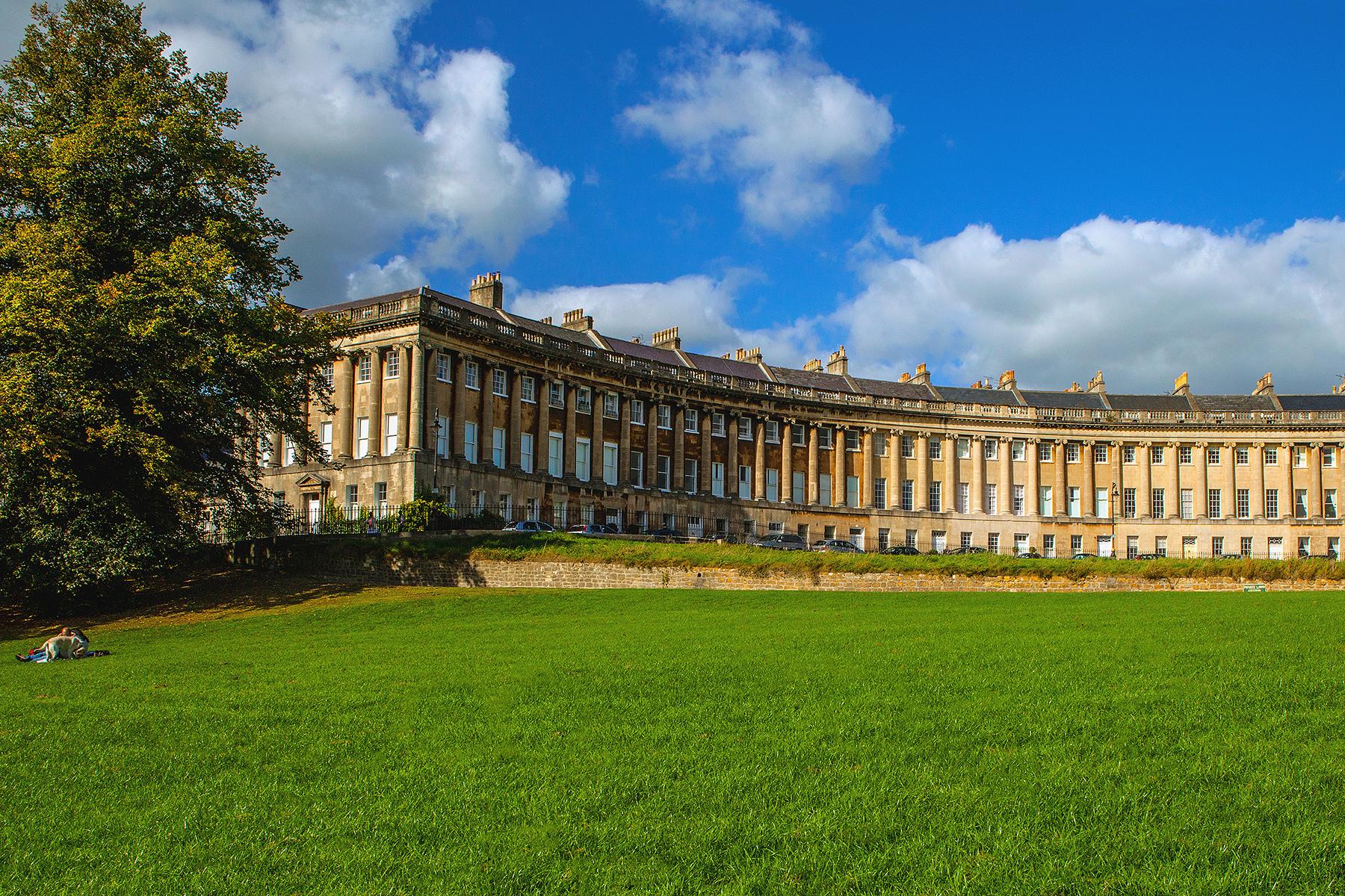 04_UltimateEngland__ExploreBath'sGeorgianarchitecture_shutterstock_1294228963