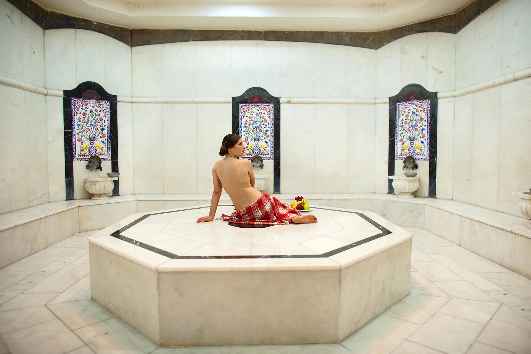 05_Turkish_Hammam_Naked_dreamstime_xxl_14025846