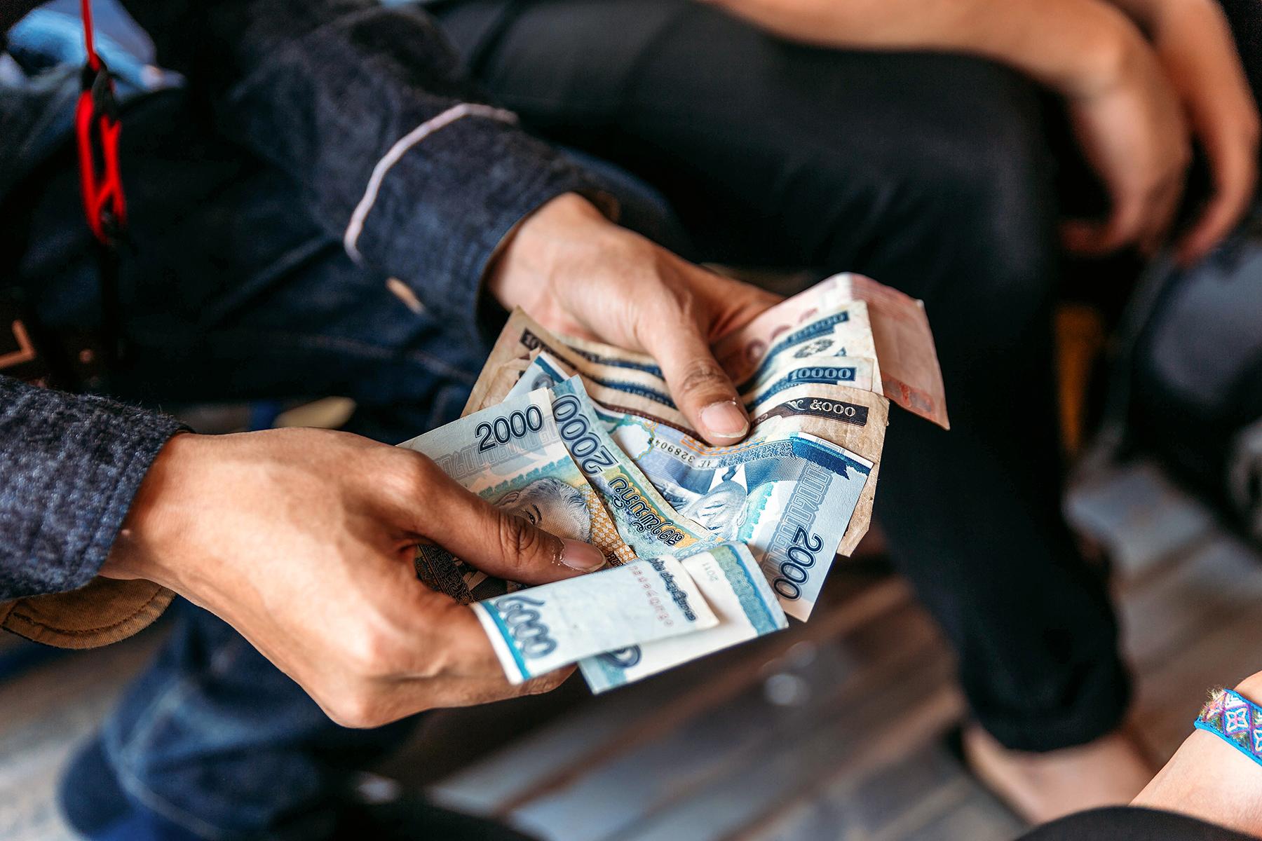07_10ThingstoKnowbeforegoingtoLaos__CarryCash_shutterstock_438162652