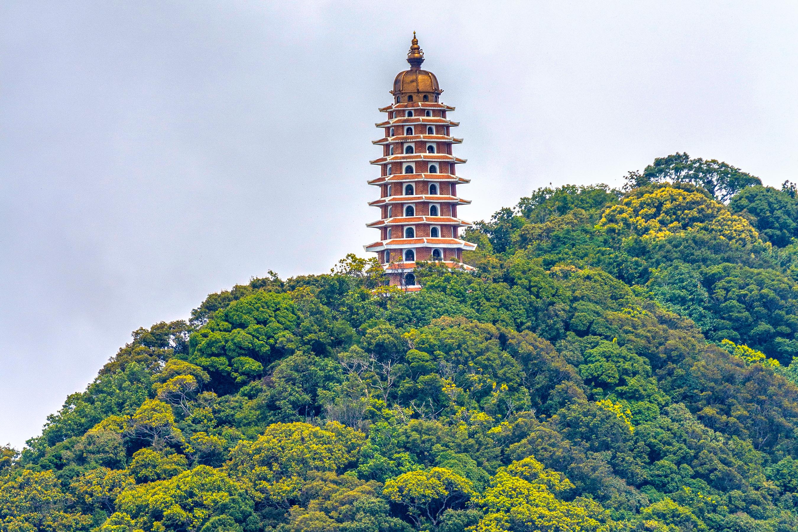 07_SEAsia_Natural_Wonders_BaViNationalPark_shutterstock_534148276