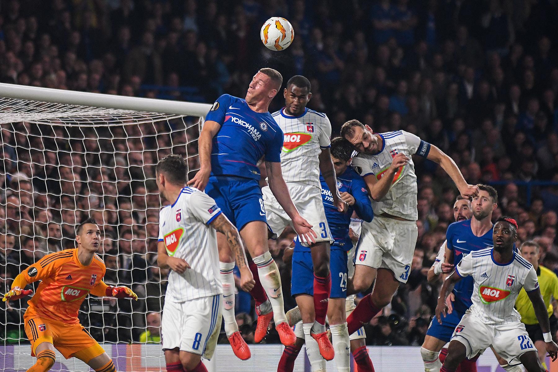 08_UltimateEngland__SeeaPremierLeaguefootballmatch_shutterstock_1242965005