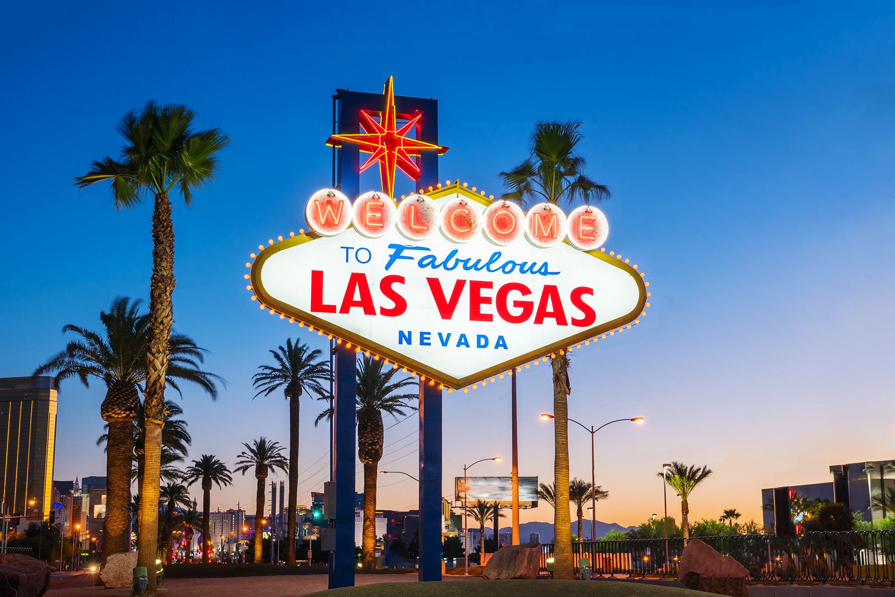 12_20USPlacestoSeeBeforeYouDie__LasVegasSign_shutterstock_497449417