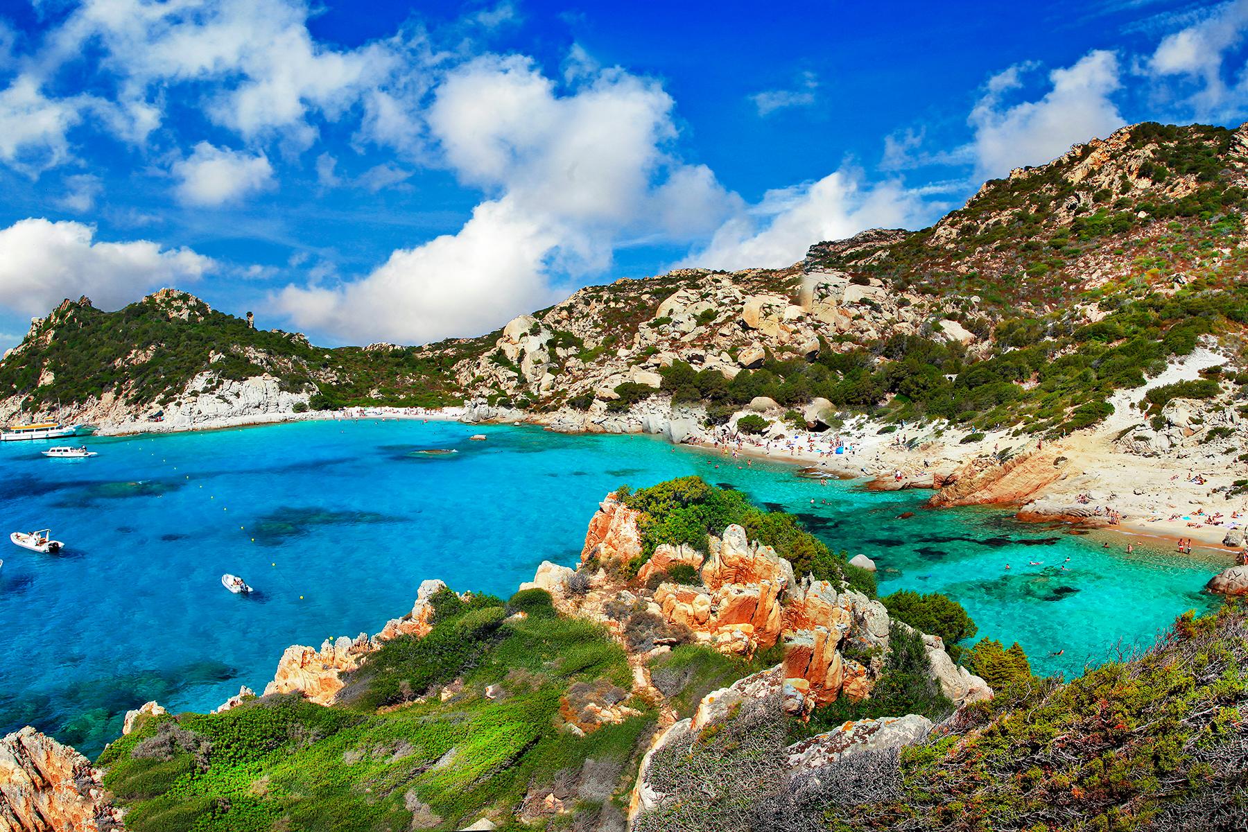 15_20GorgeousSidetownsinItaly__LaMaddalena_shutterstock_241412893