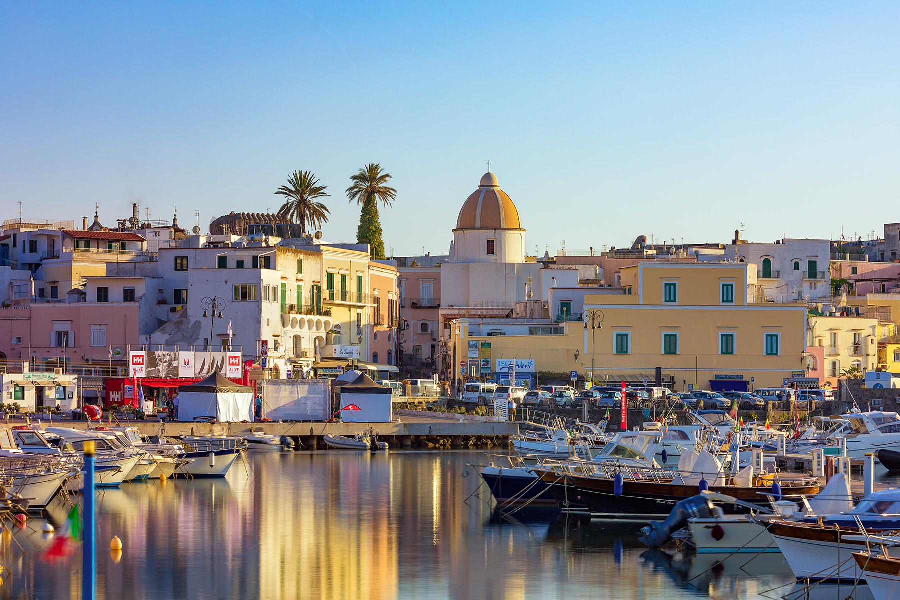 18_20GorgeousSidetownsinItaly__Forio_shutterstock_1131102257