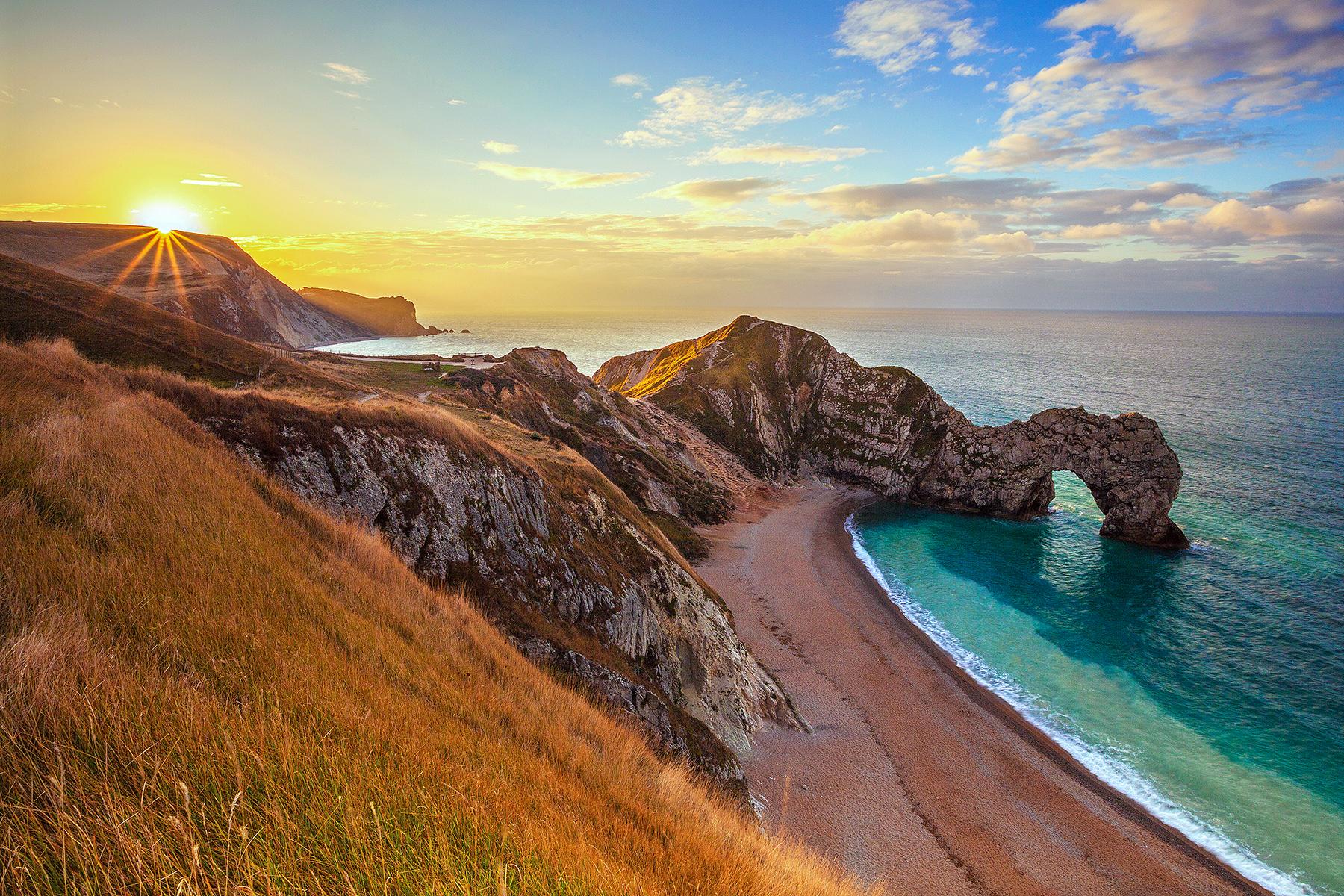 23_UltimateEngland__DiscoverTheJurassiccoastofDorset_shutterstock_554318308
