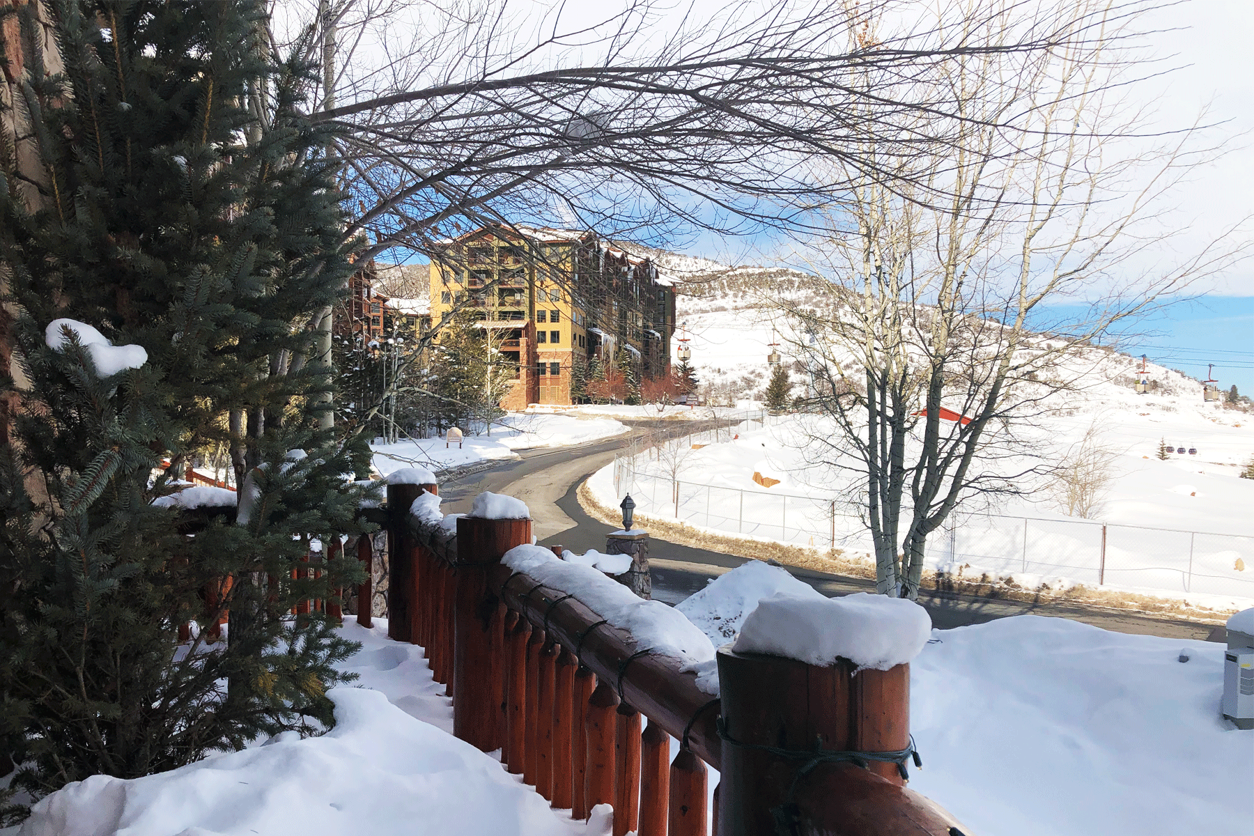 SUNDANCEOUTSIDEHOTEL