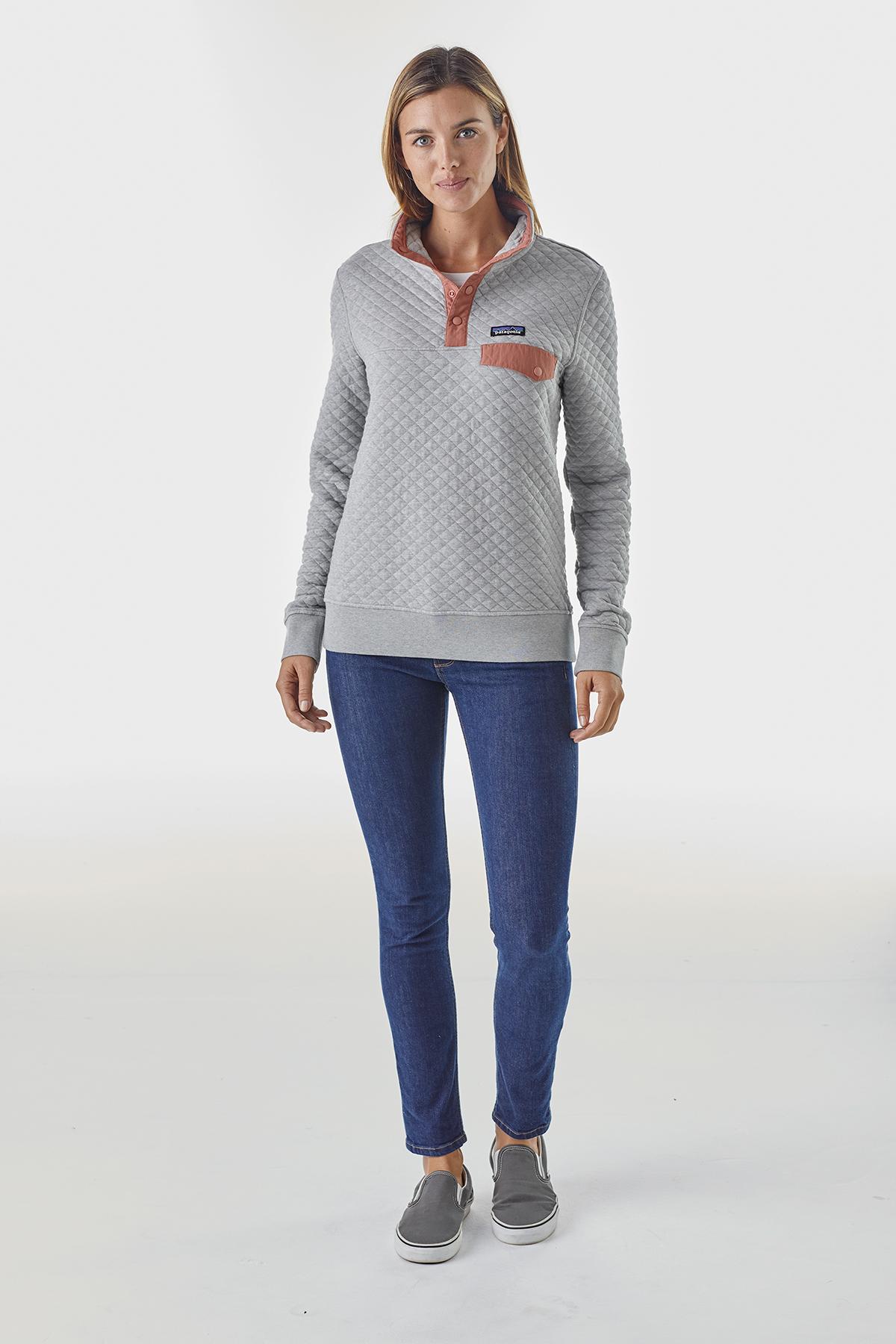 02_WhatToPackForTheArctic__InsulatedSweatshirt_SMS18_25282_VFTG_OM1-12986_OM