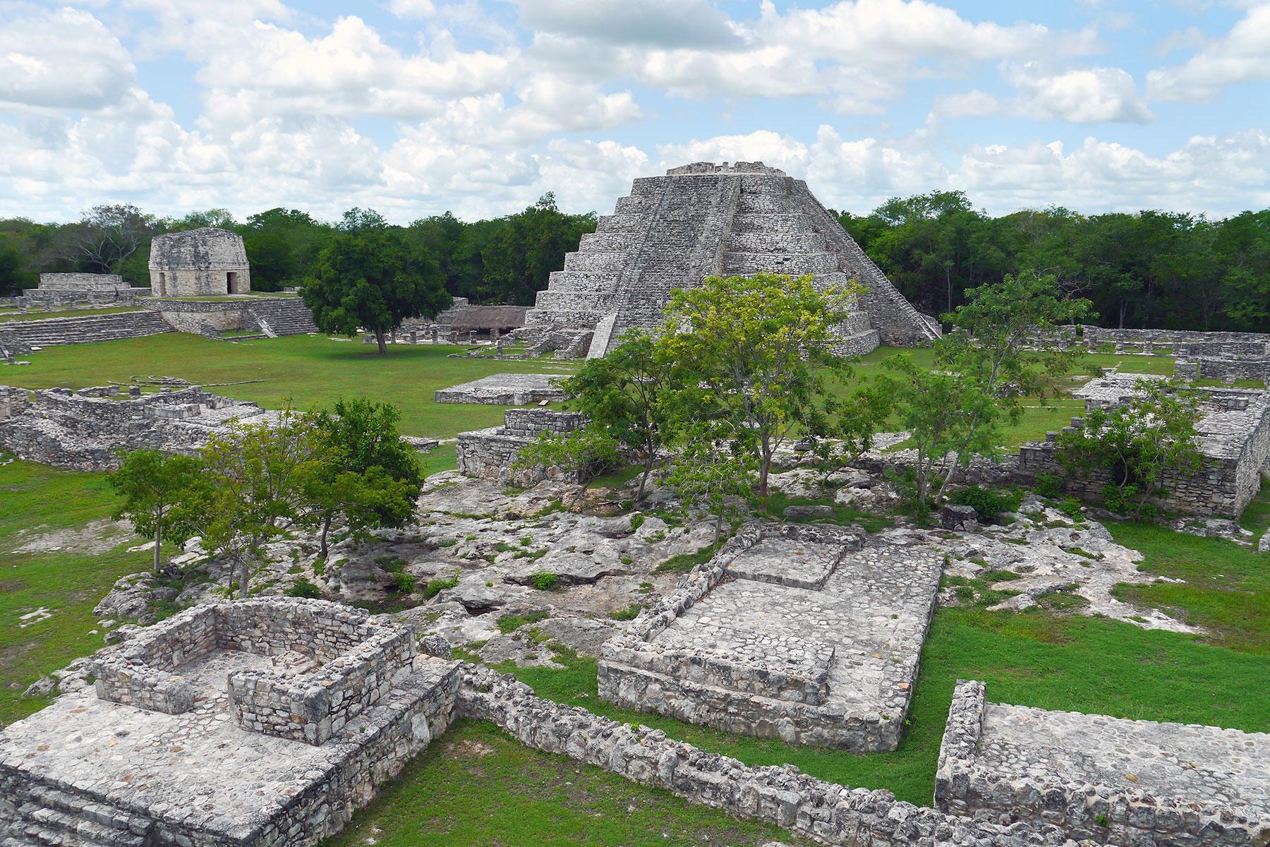 06.1_Mexico_MayanRuins_Mayapan_shutterstock_1099629740