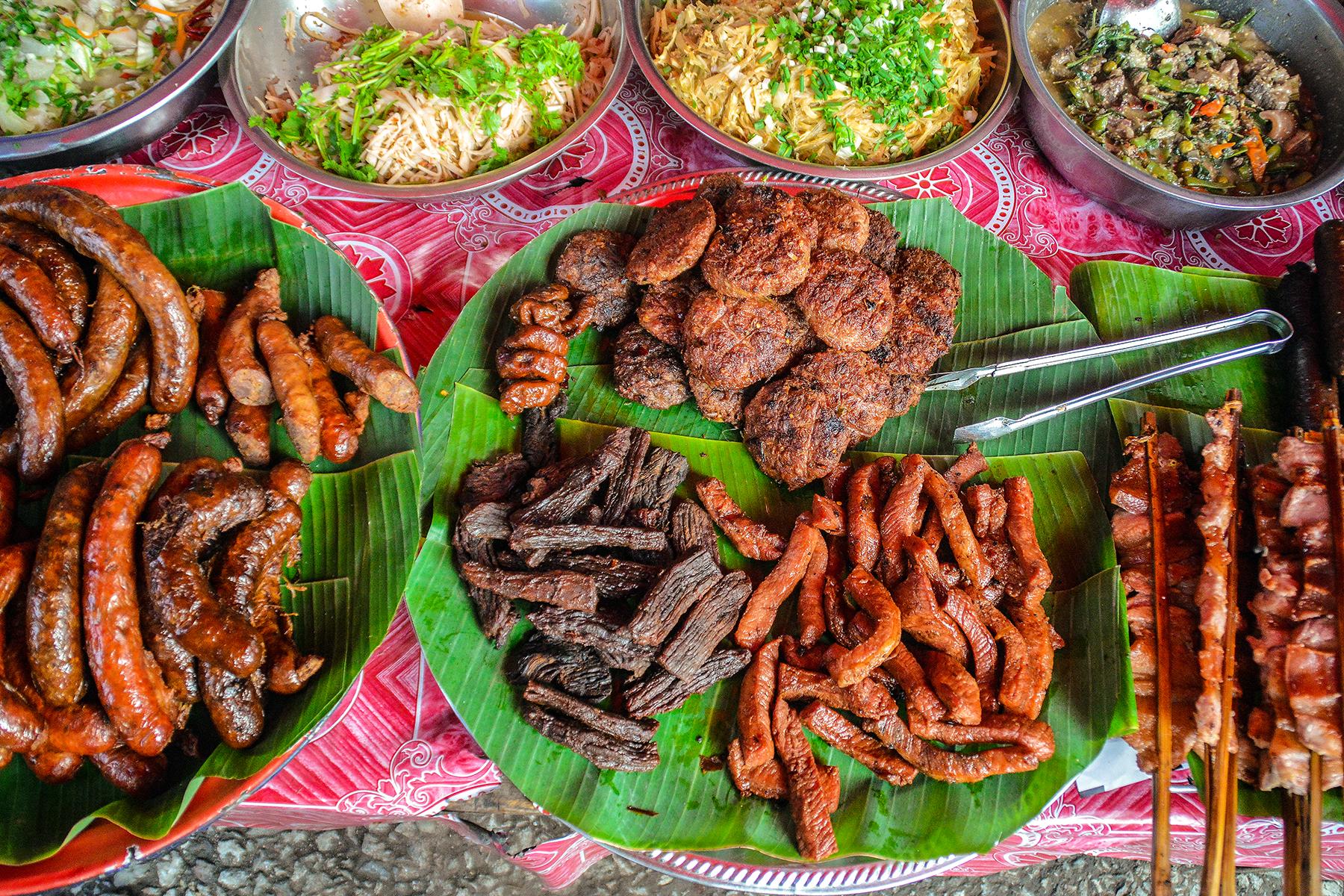 08_15ThingstoEatanddrinkinLaos__SaiOua_shutterstock_1180312927