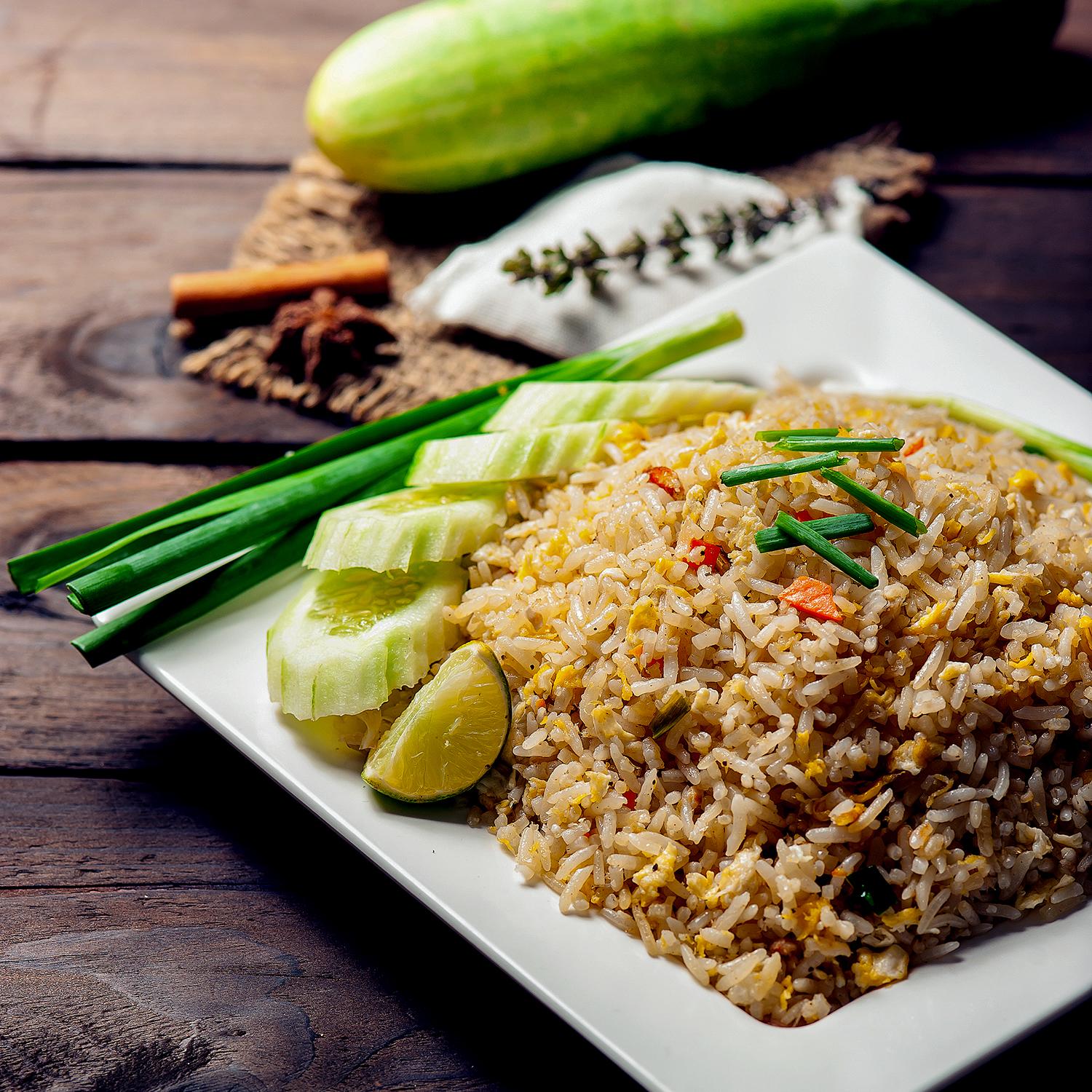10_15ThingstoEatandDrinkinThailand__KhaoPad_shutterstock_288091619
