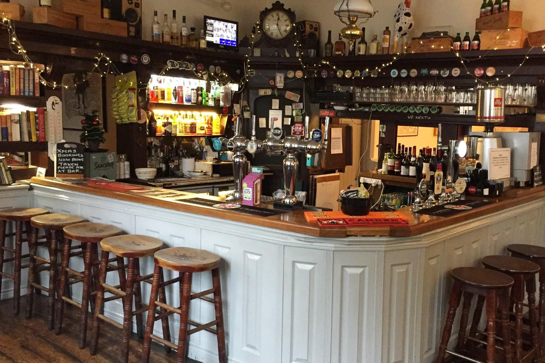 10_LondonPubs_CharlesLamb_charles-lamb-bar-2000x1200