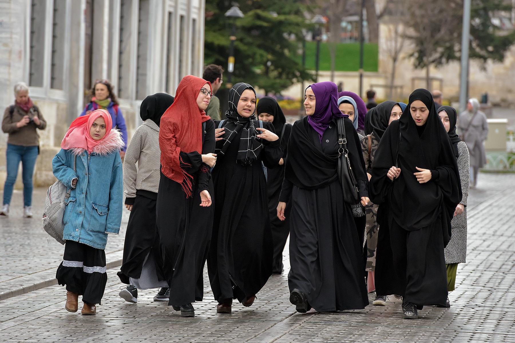 11_10ThingsyouneedtoknowbeforeyougotoTurkey__Dressingappropriately_dreamstime_xxl_113261457