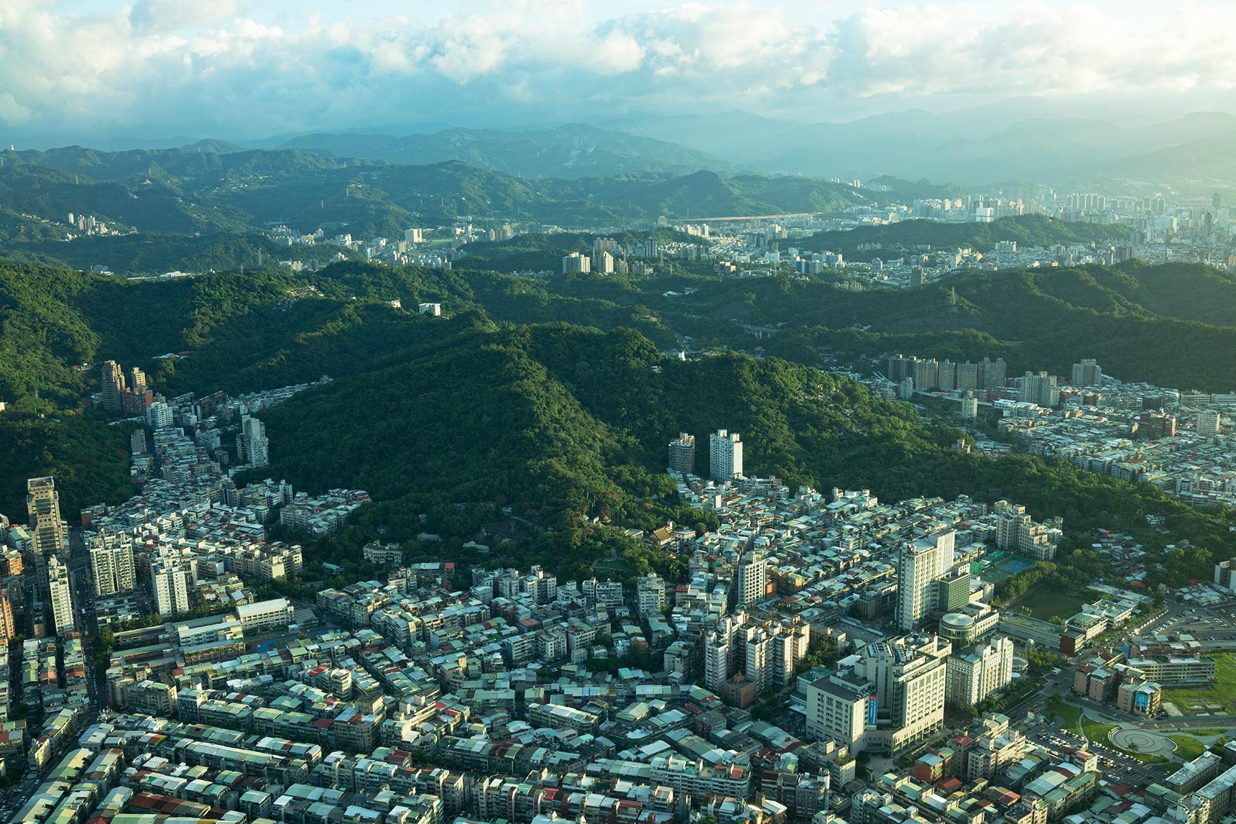 12_CapitalCityViews_Taipei101Tower_shutterstock_765101302