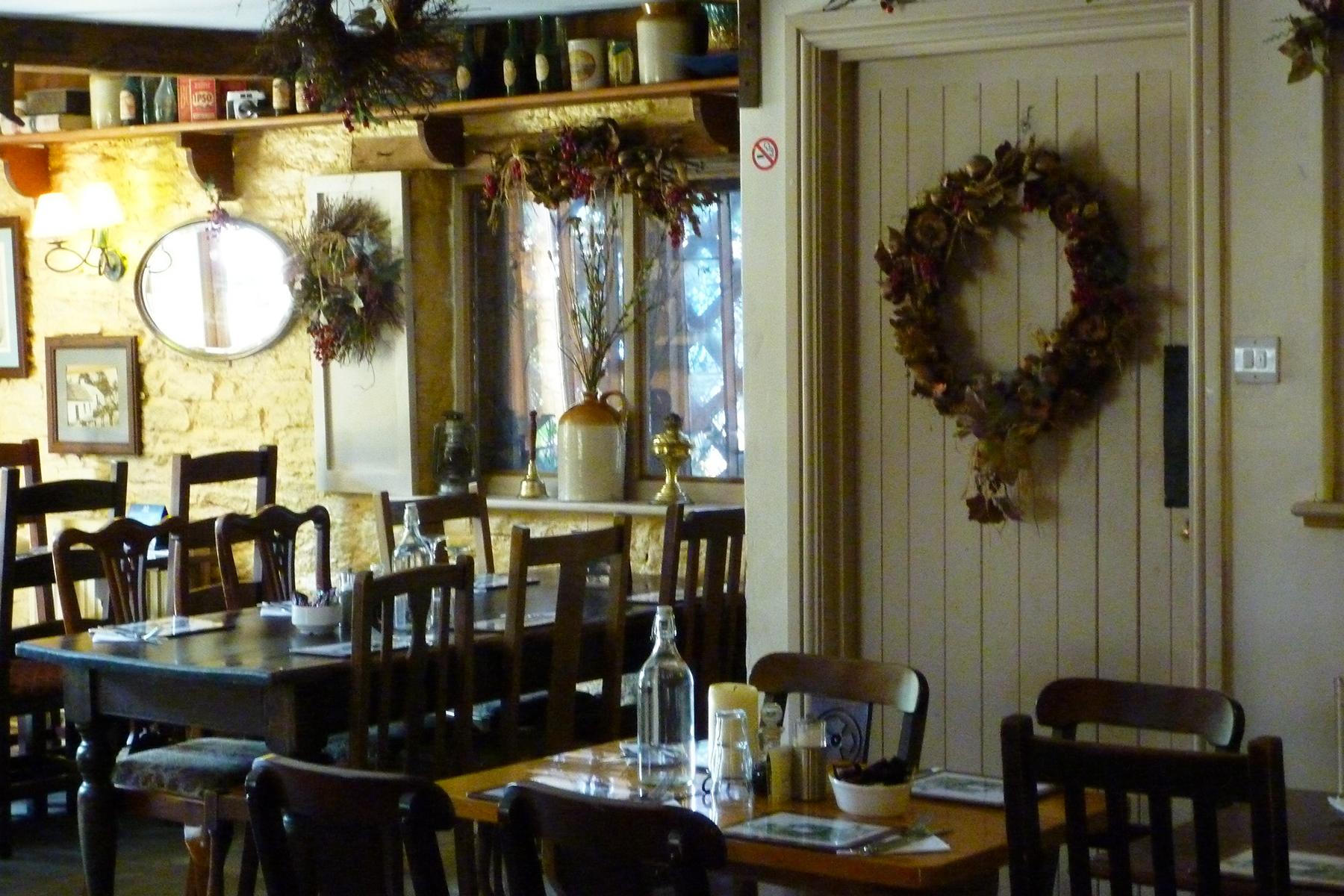 13_LondonPubs_GeorgeInn_w