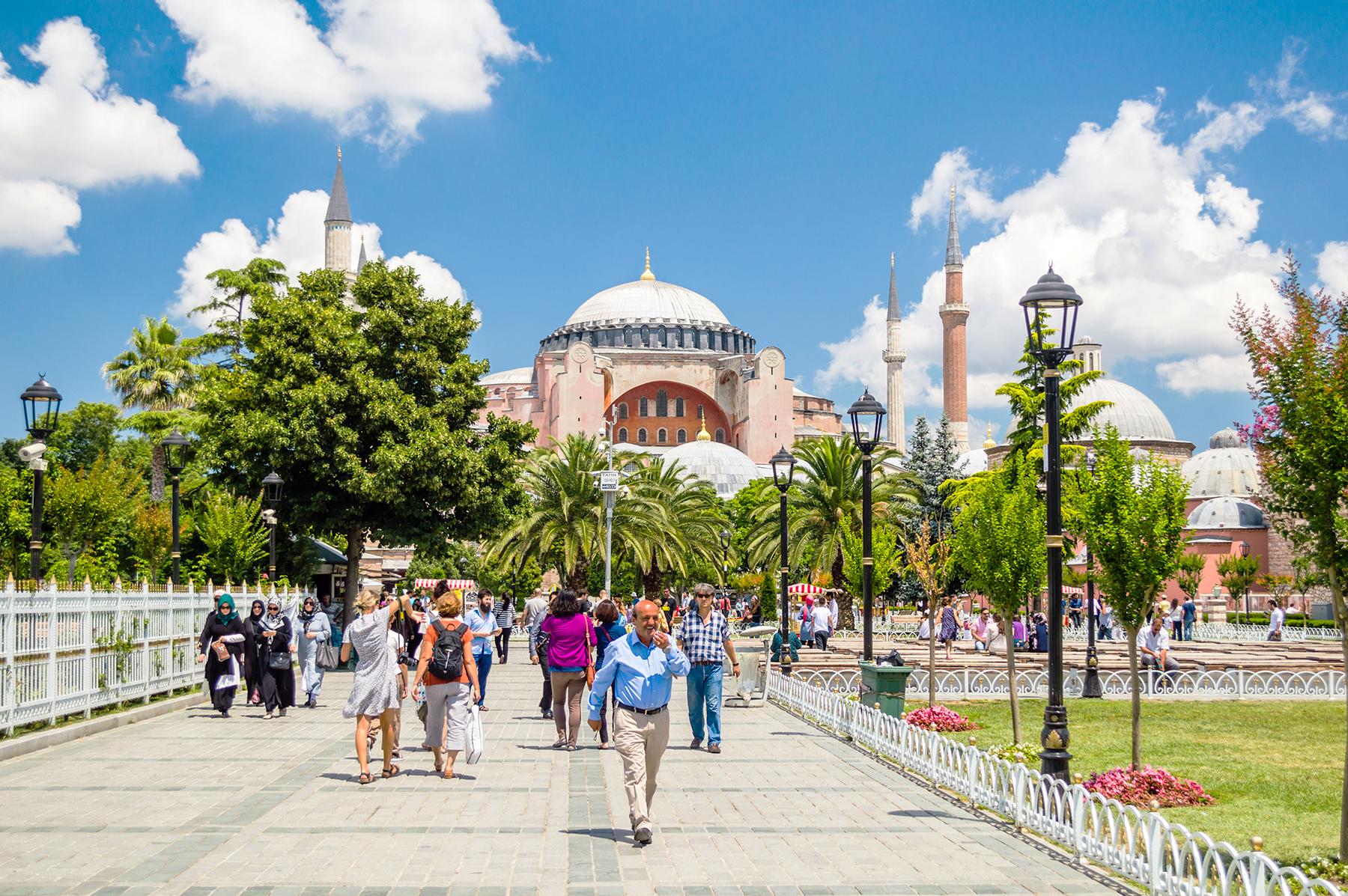 14_10ThingsyouneedtoknowaboutTurkey__Health_shutterstock_406460011