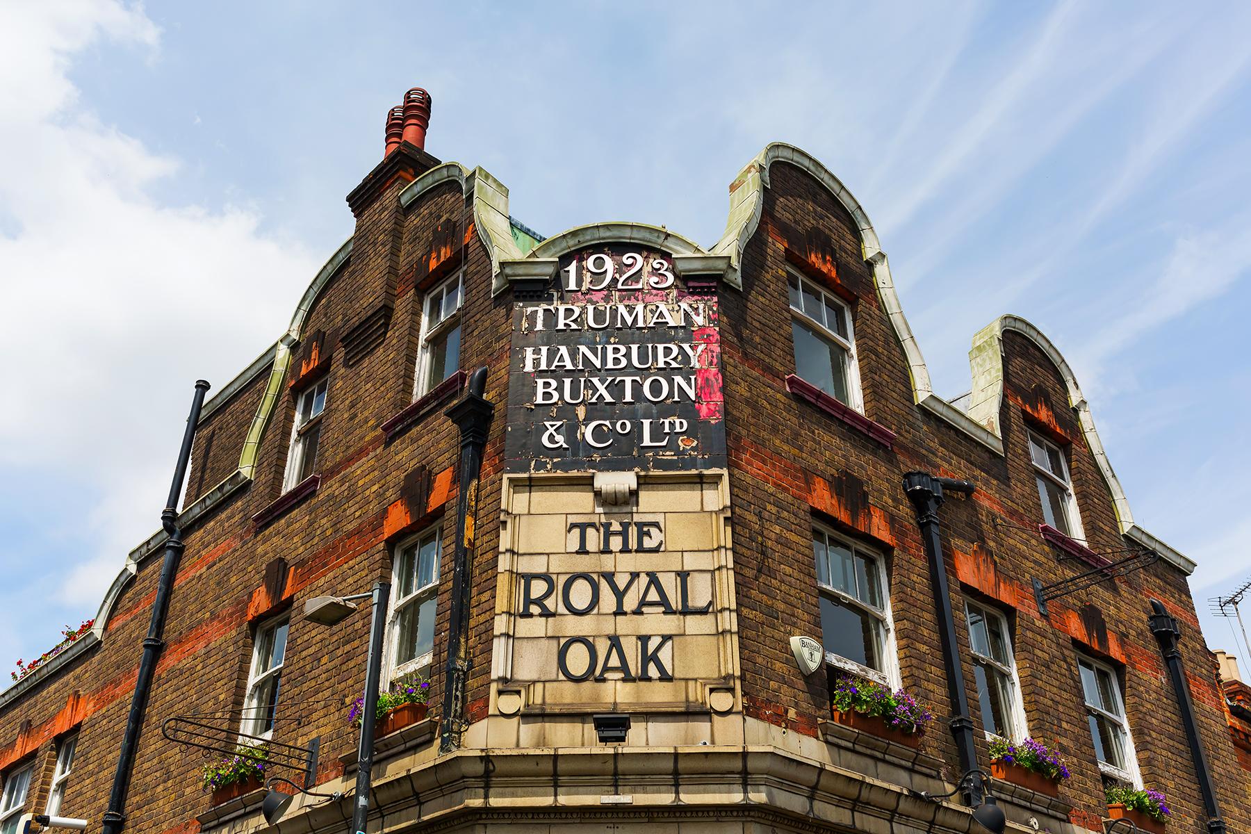 19_LondonPubs_RoyalOak_shutterstock_525412852