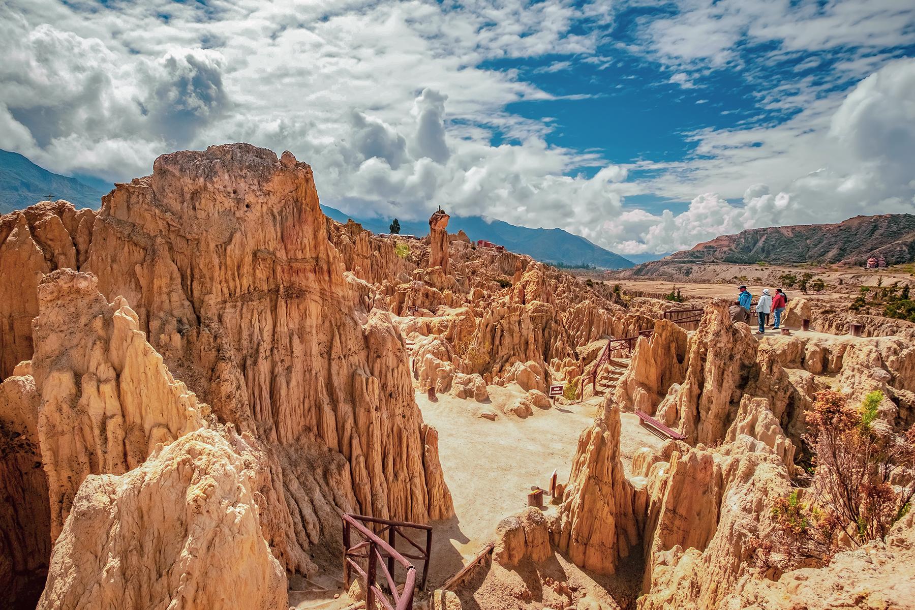 01_LaPazValleyoftheMoon__NoTwoFormationsareTheSame_shutterstock_1285152481