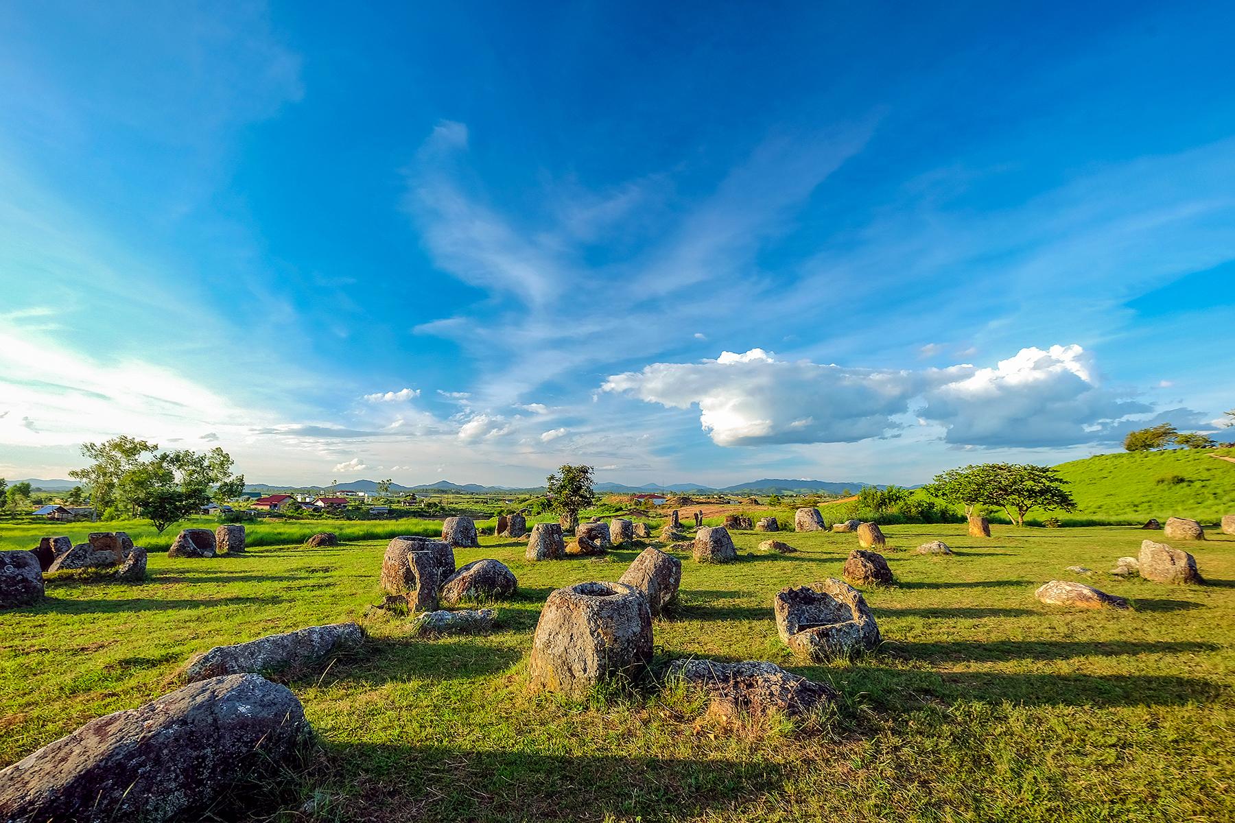 02_10BestTemplesandRuinsinLaos__PlainofJars_dreamstime_xxl_61965608