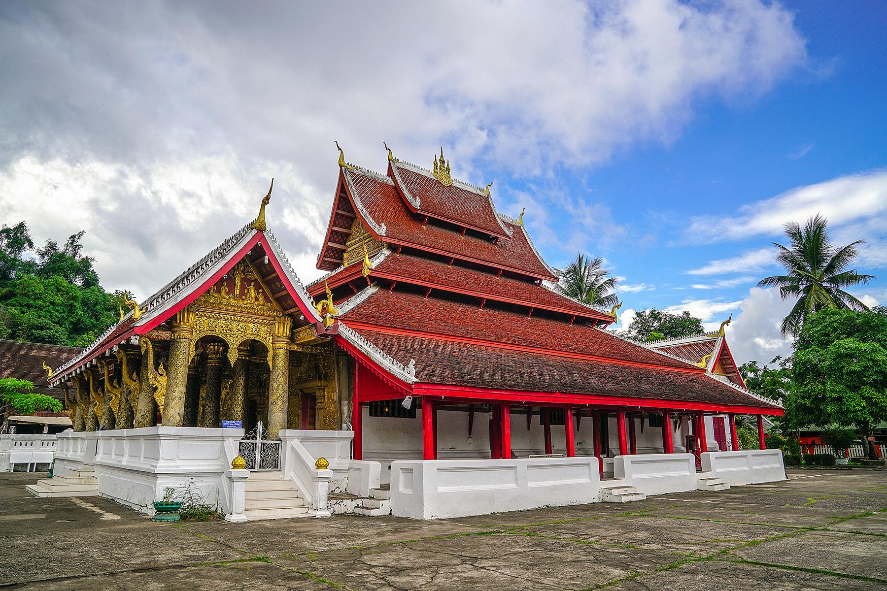 03_10BestTemplesandRuinsinLaos__WatMai_shutterstock_683909239