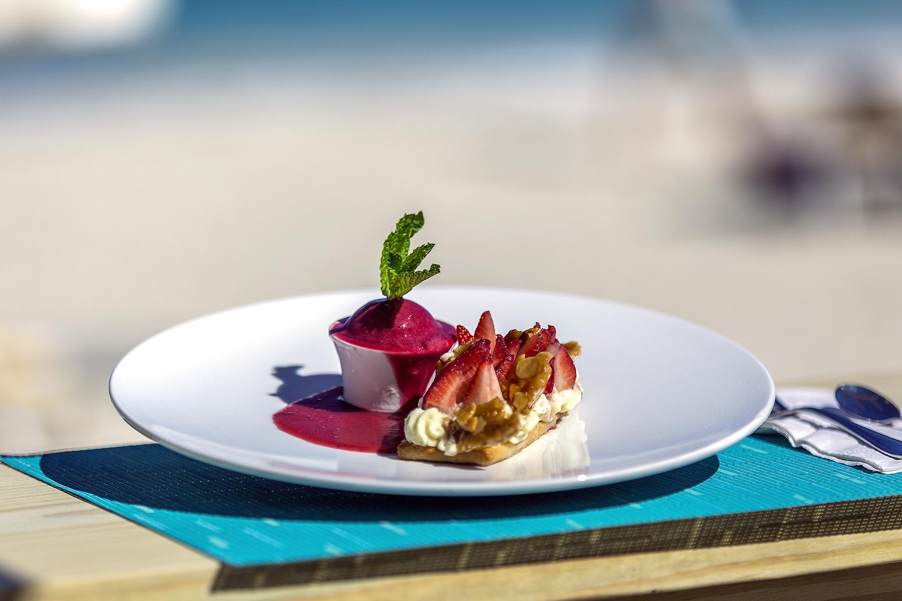 04_StMartinVsSintMaarten__FoodiesToTheFrenchSideStMartin_shutterstock_685908979
