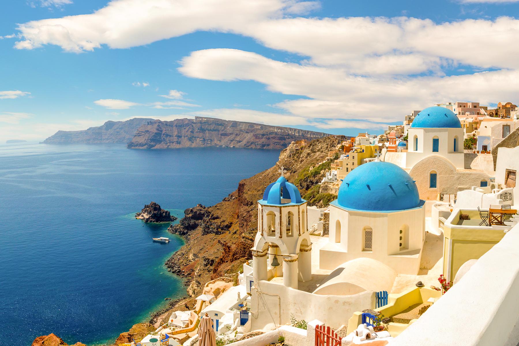 05_FamilyBackdrops__TheBlueDomedChurchesofSantorini_iStock-538998589