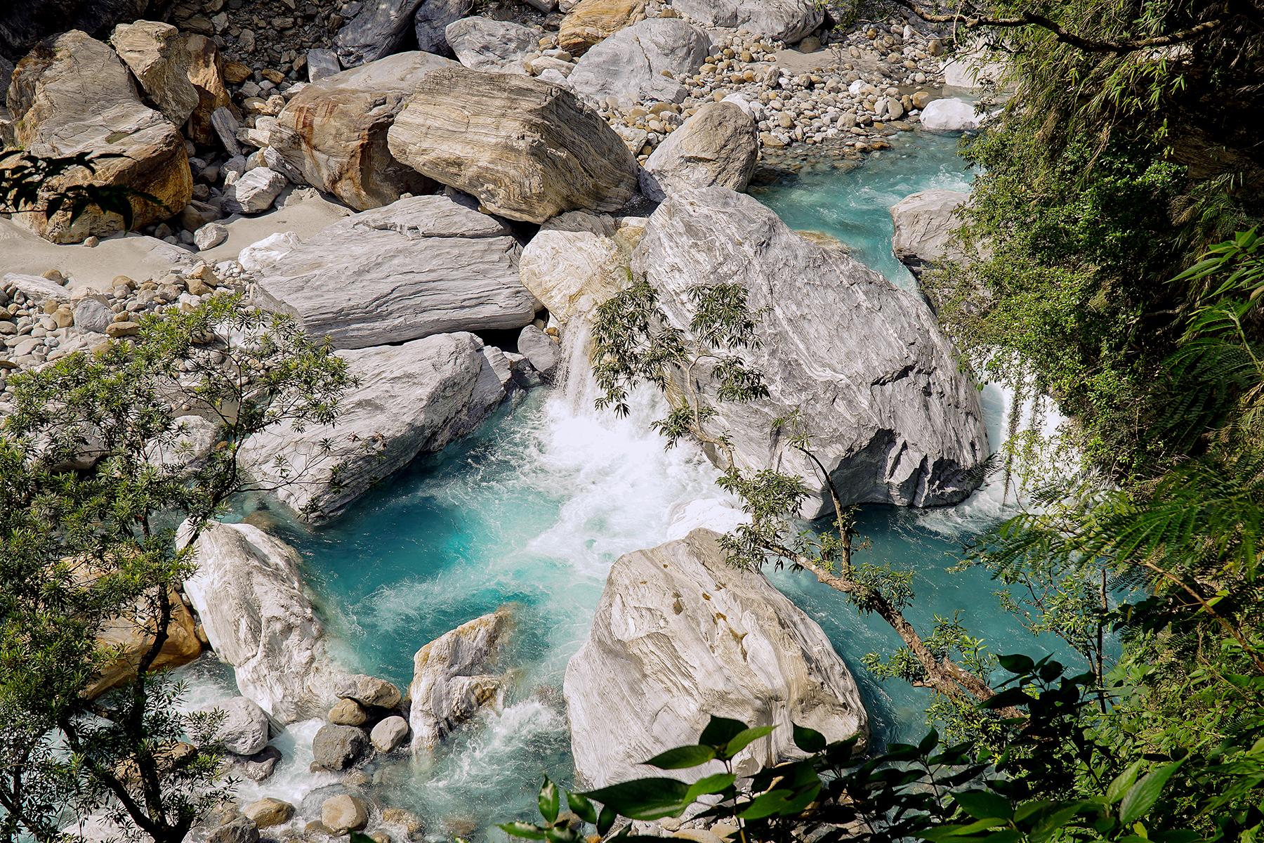 08_WildThermalBathing__Wenshan_shutterstock_1288415842