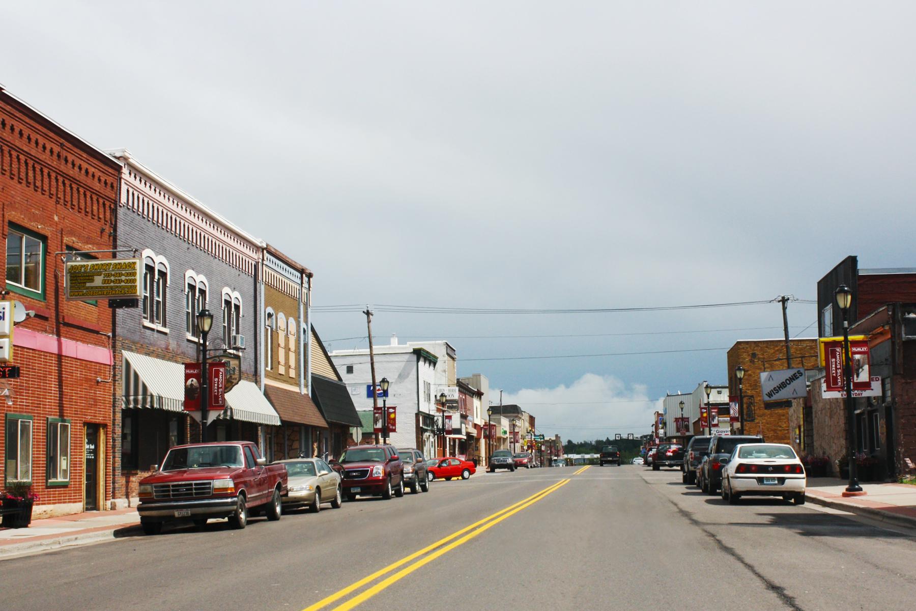 09_WisconsinGangsterGetaways__AVacationDestination_Hurley_Wisconsin_Downtown_Looking_East_WIS77