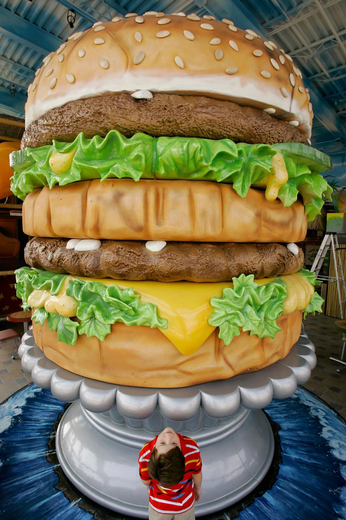 12_RoadsideFoodStatues__BigMac_large Big Mac Museum Kid