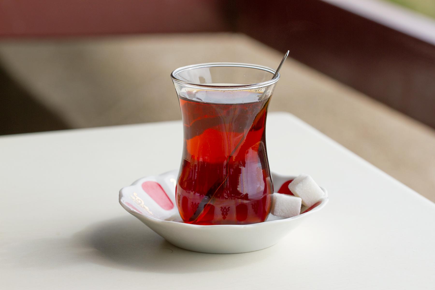 12_WhatToEatAndDrinkInTurkey__Cay_shutterstock_319365365