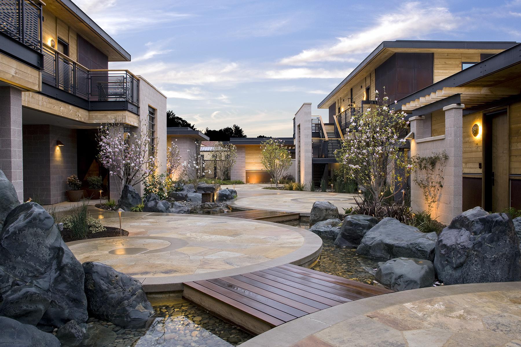 16_UltimateNapaandSonoma__LuxuriateataSpaPamperingResort_bardessono magnolia courtyard