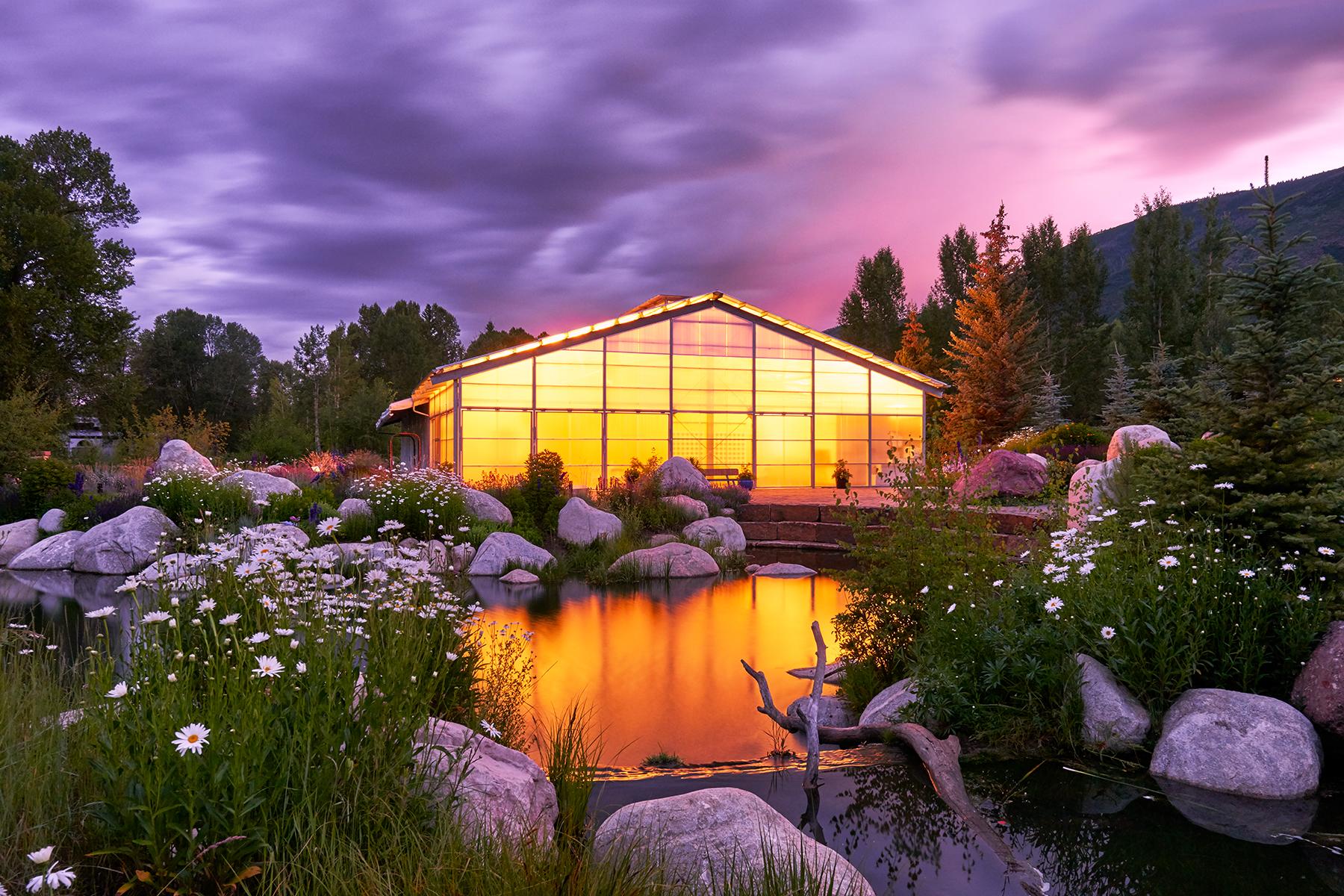 19_UltimateColorado__SpotCelebritiesInAspen_8322_Hurst_Theatre_by_Mike_Lyons_Photography
